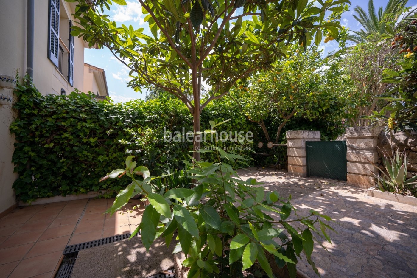 Exclusive semi-detached house located in the privileged area of Sa Teulera, the green lung of Palma.