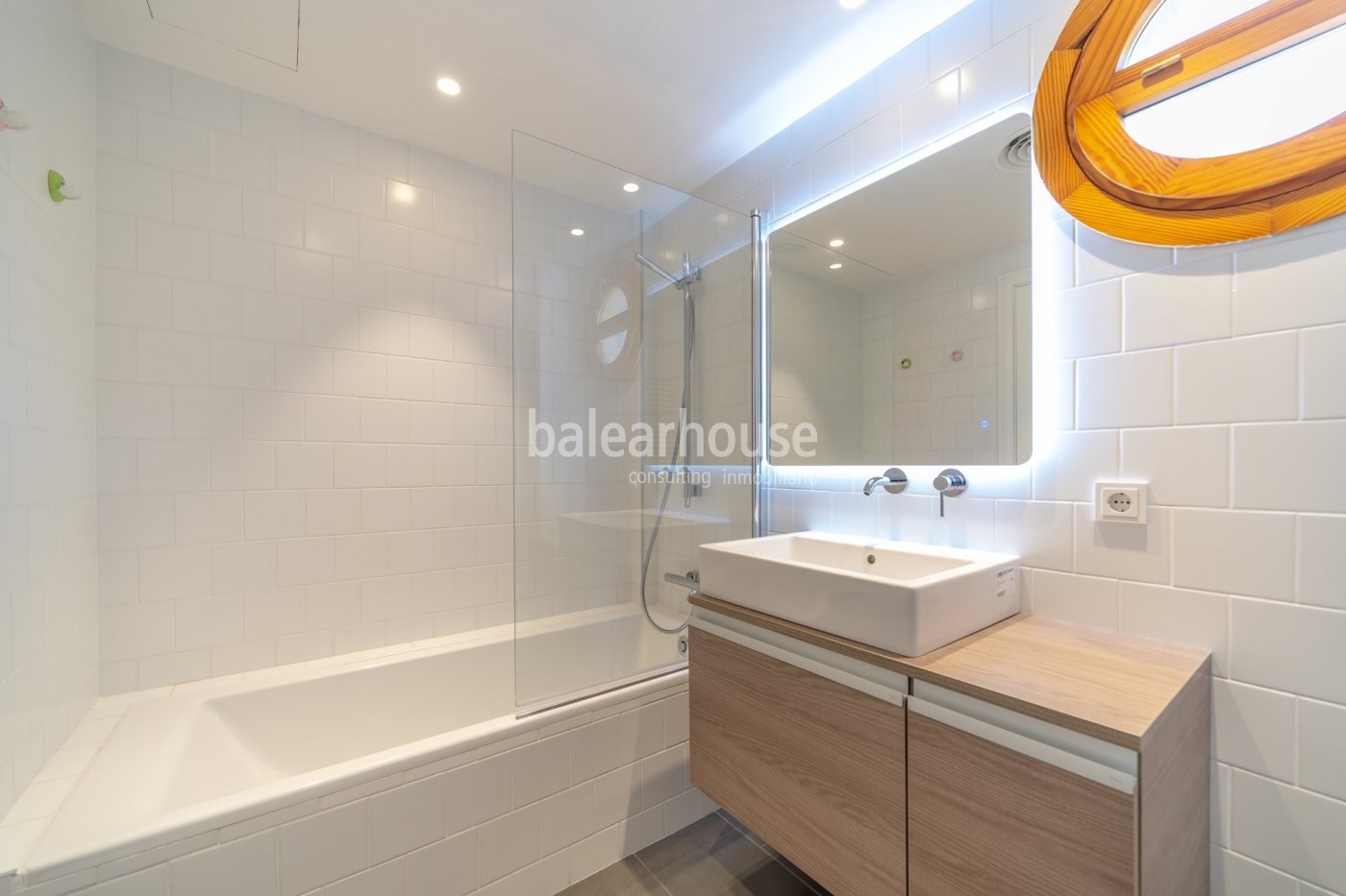 Exclusive semi-detached house located in the privileged area of Sa Teulera, the green lung of Palma.