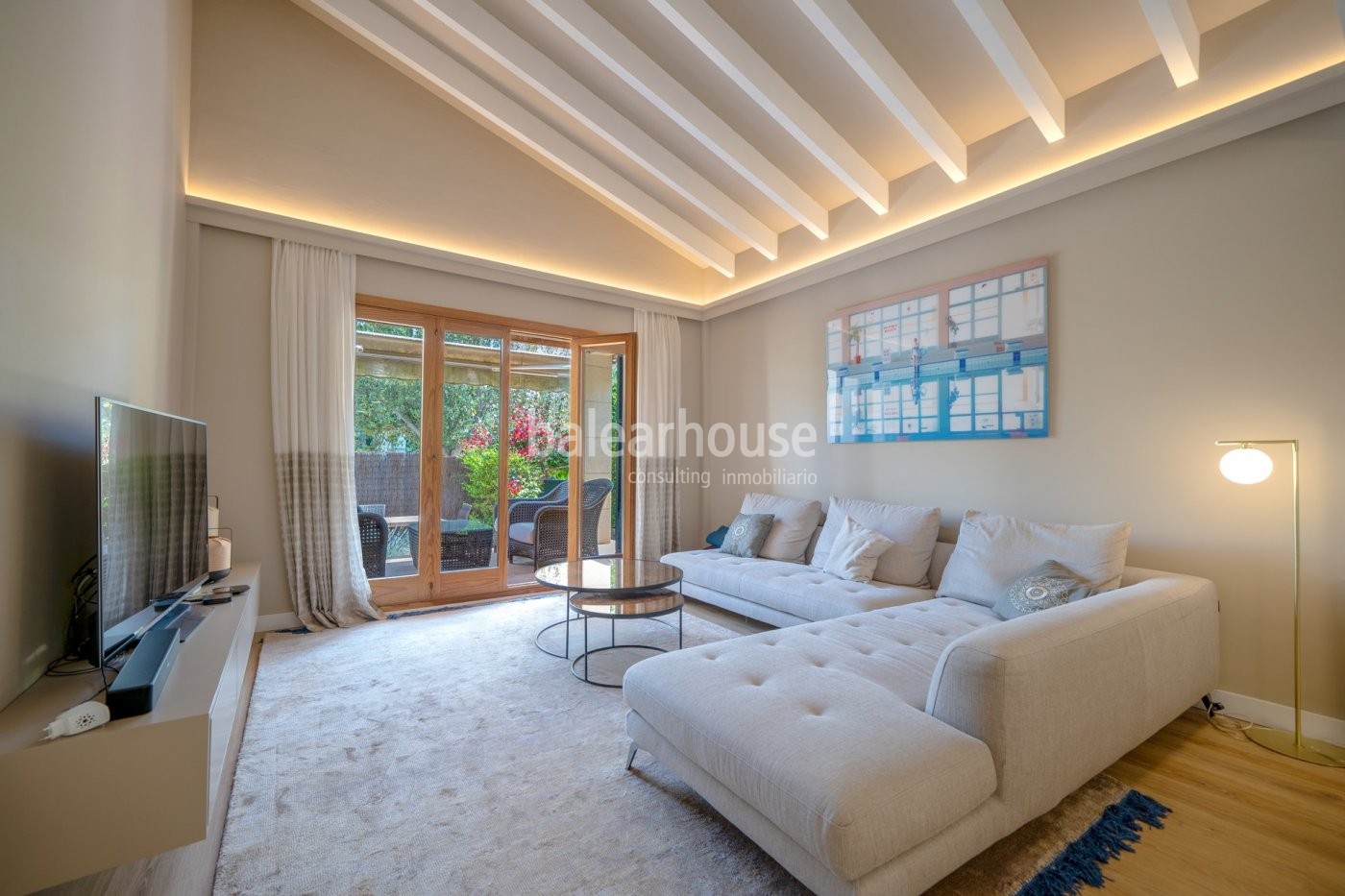 Exclusive semi-detached house located in the privileged area of Sa Teulera, the green lung of Palma.