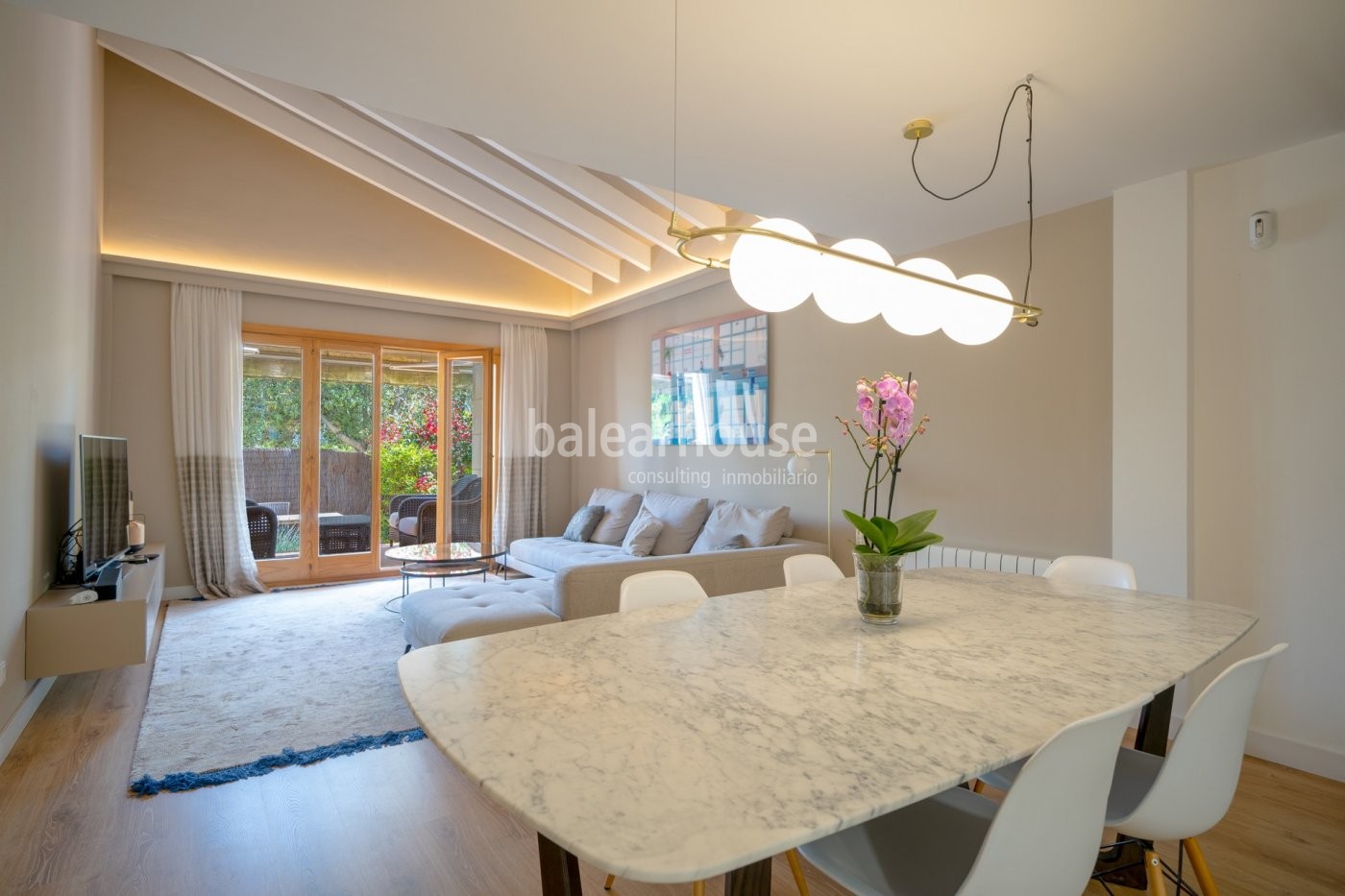Exclusive semi-detached house located in the privileged area of Sa Teulera, the green lung of Palma.