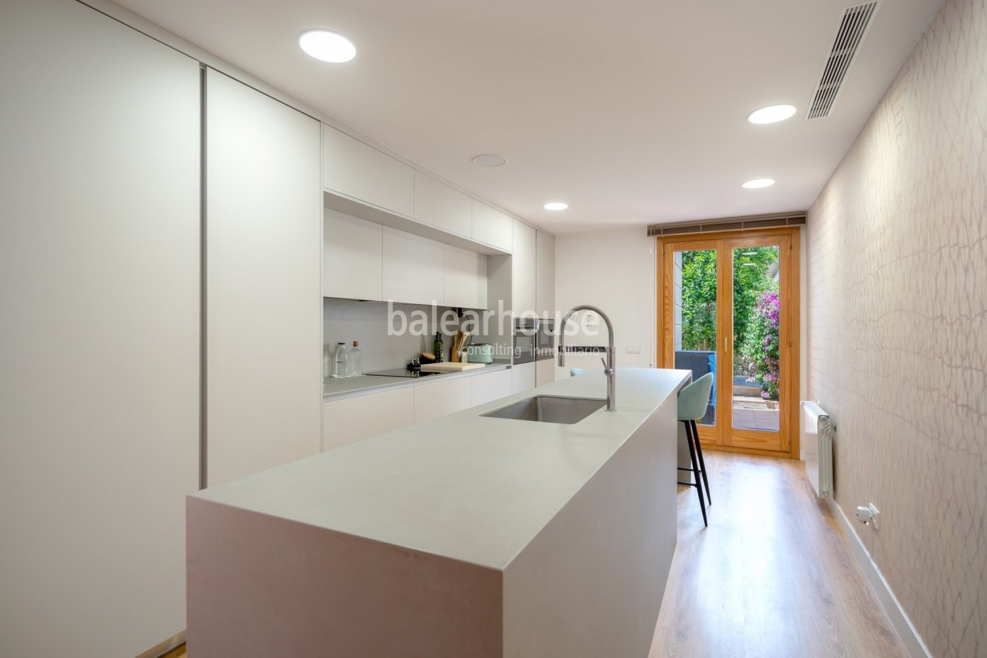 Exclusive semi-detached house located in the privileged area of Sa Teulera, the green lung of Palma.