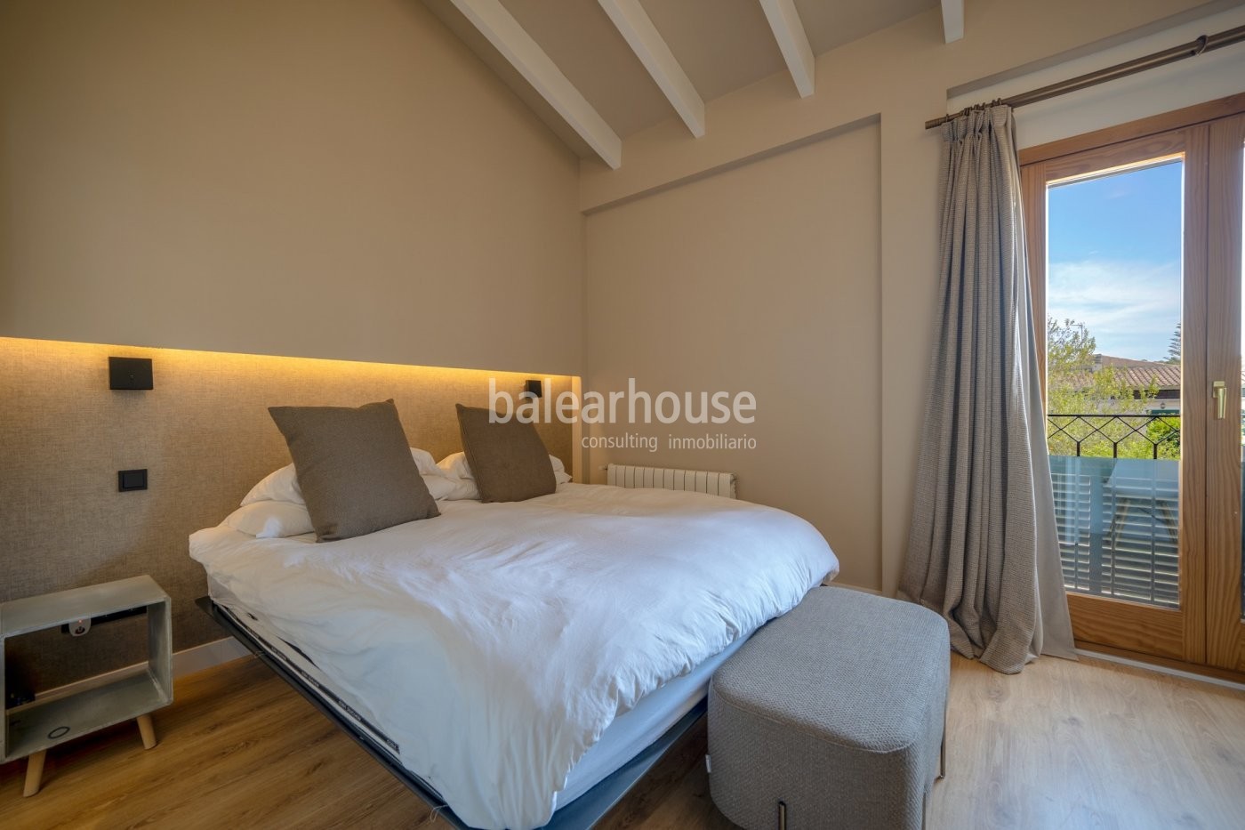 Exclusive semi-detached house located in the privileged area of Sa Teulera, the green lung of Palma.