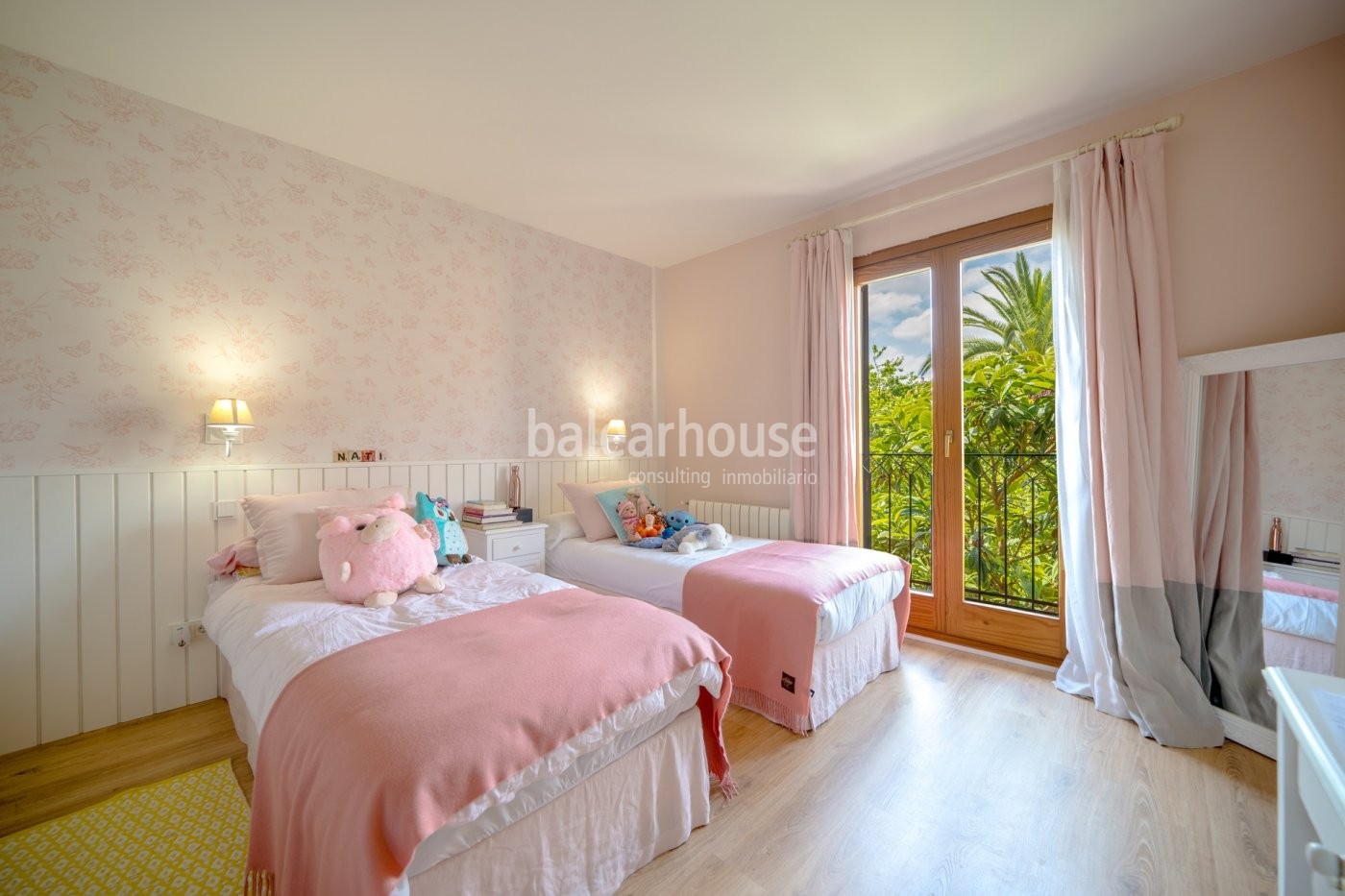 Exclusive semi-detached house located in the privileged area of Sa Teulera, the green lung of Palma.