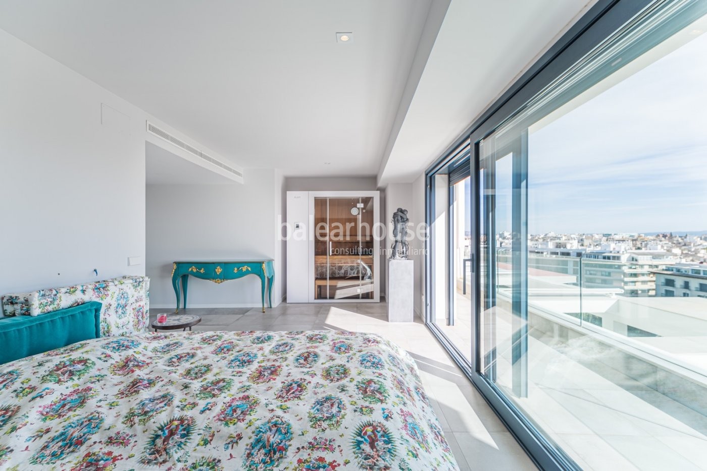 Espectacular ático de diseño en el centro de Palma con grandes terrazas y preciosas vistas.