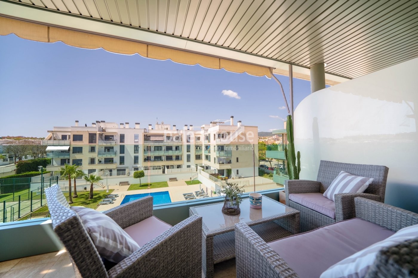 Helles Penthouse mit großer privater Sonnenterrasse in unverbaubarer Lage in Palma