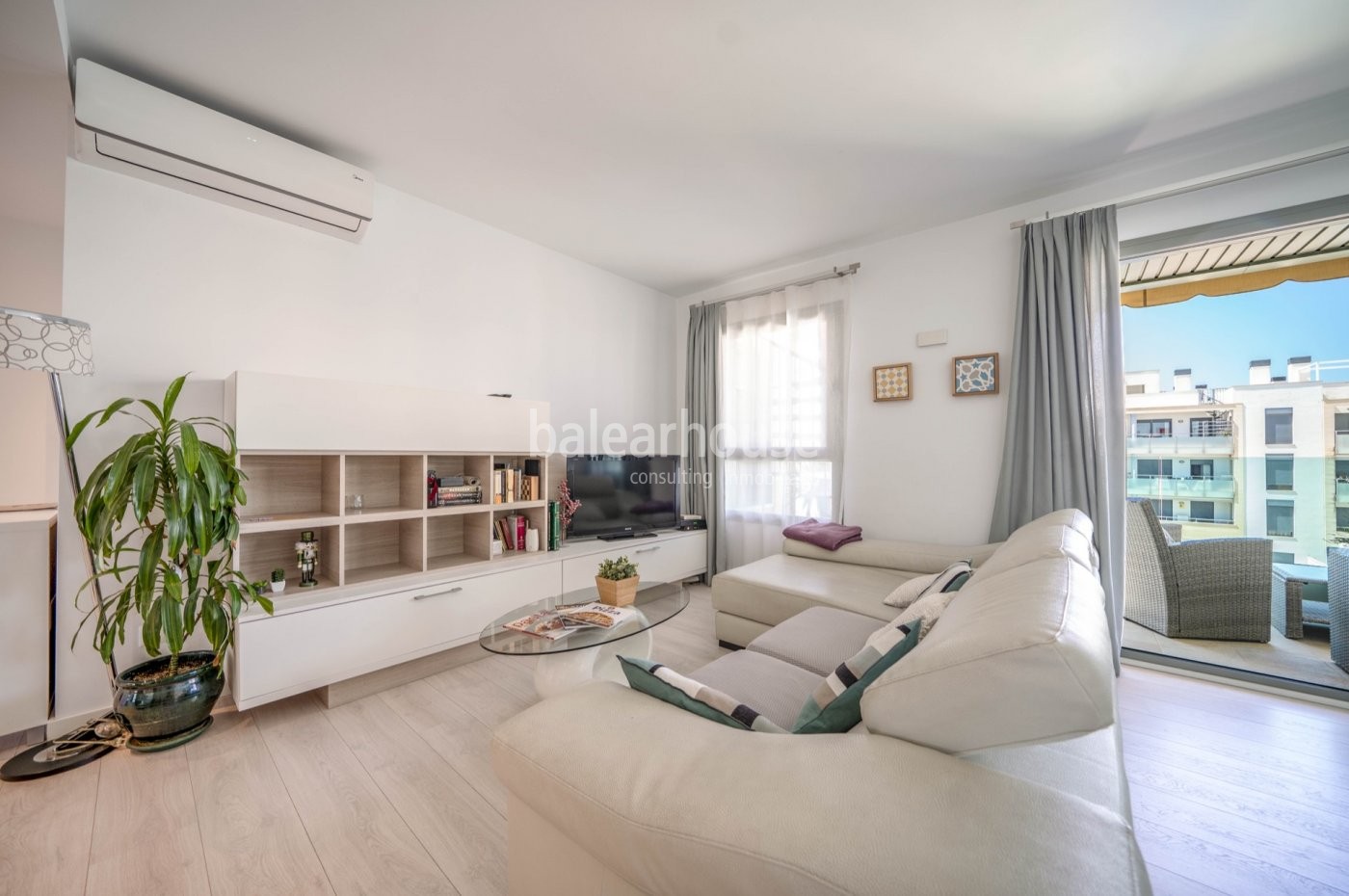 Helles Penthouse mit großer privater Sonnenterrasse in unverbaubarer Lage in Palma