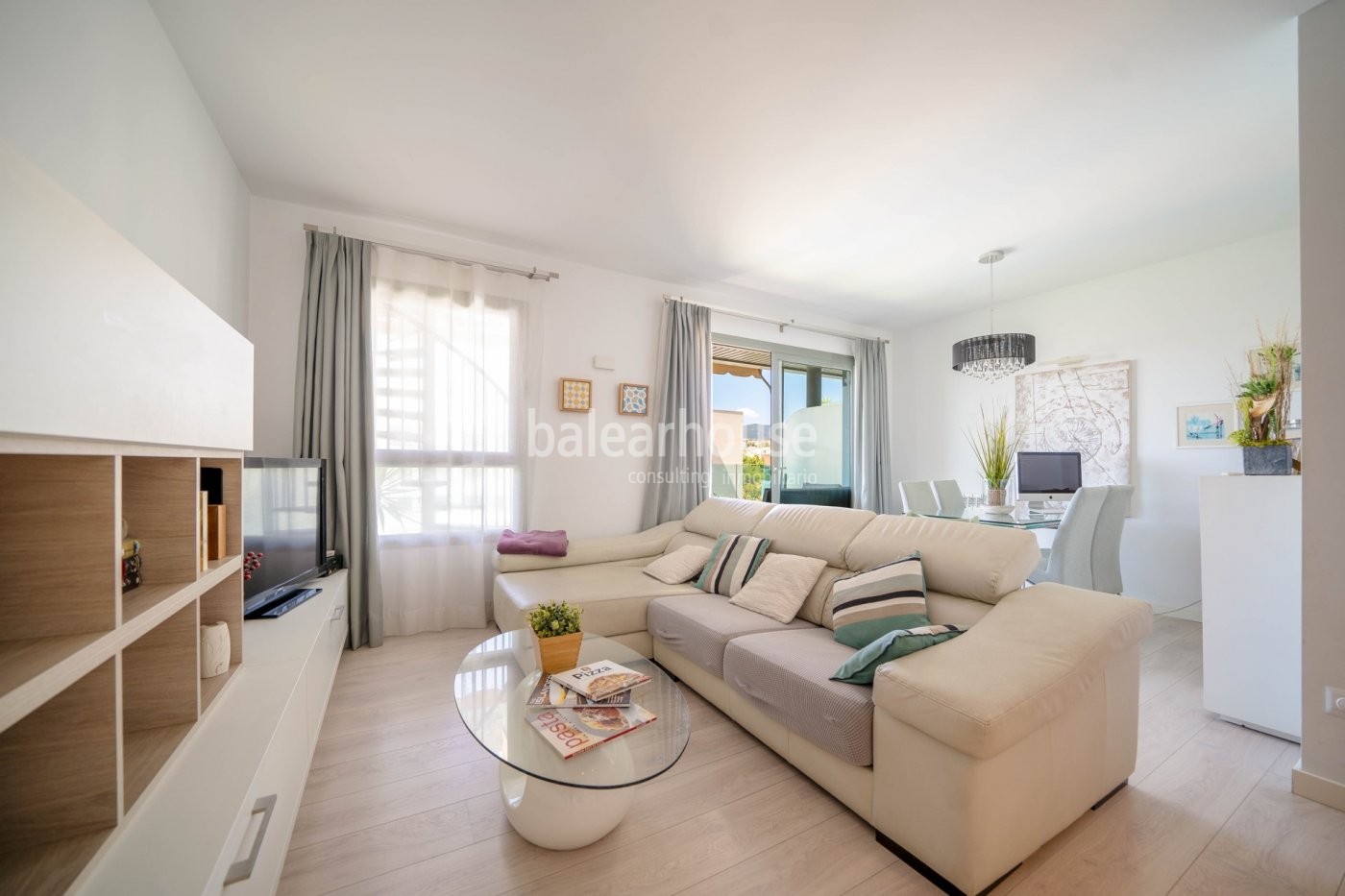 Helles Penthouse mit großer privater Sonnenterrasse in unverbaubarer Lage in Palma