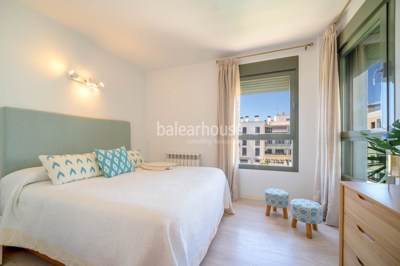 Helles Penthouse mit großer privater Sonnenterrasse in unverbaubarer Lage in Palma