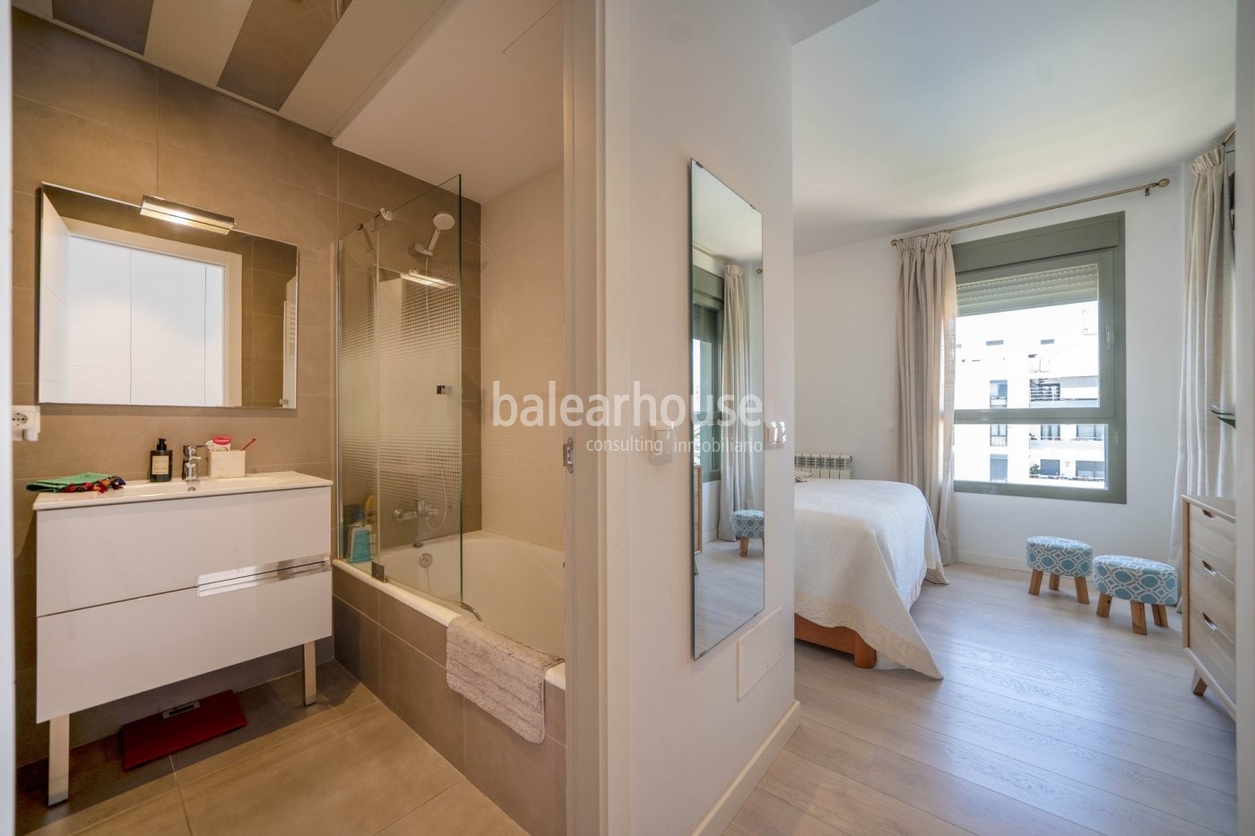 Helles Penthouse mit großer privater Sonnenterrasse in unverbaubarer Lage in Palma