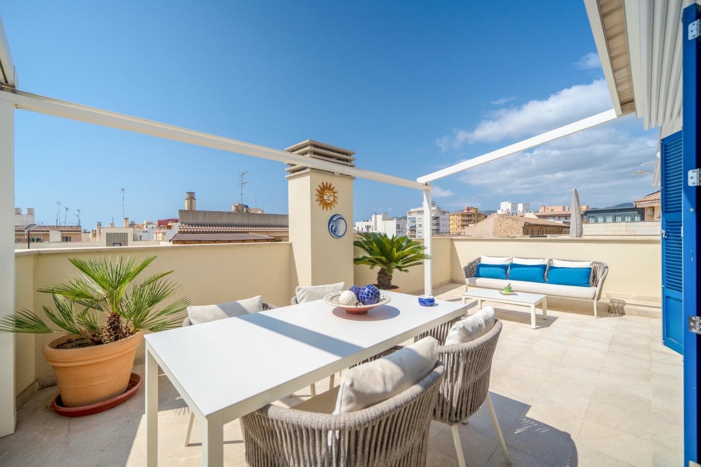 Spacious south facing penthouse with a sunny terrace and modern rooms in the centre of Palma.