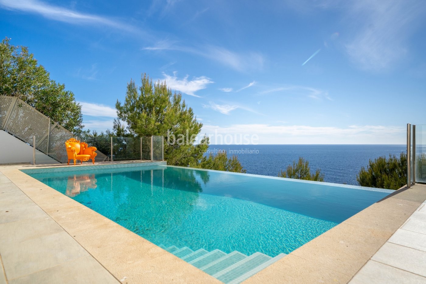 Seafront villa in Port Adriano designed as a spectacular viewpoint overlooking the Mediterranean.