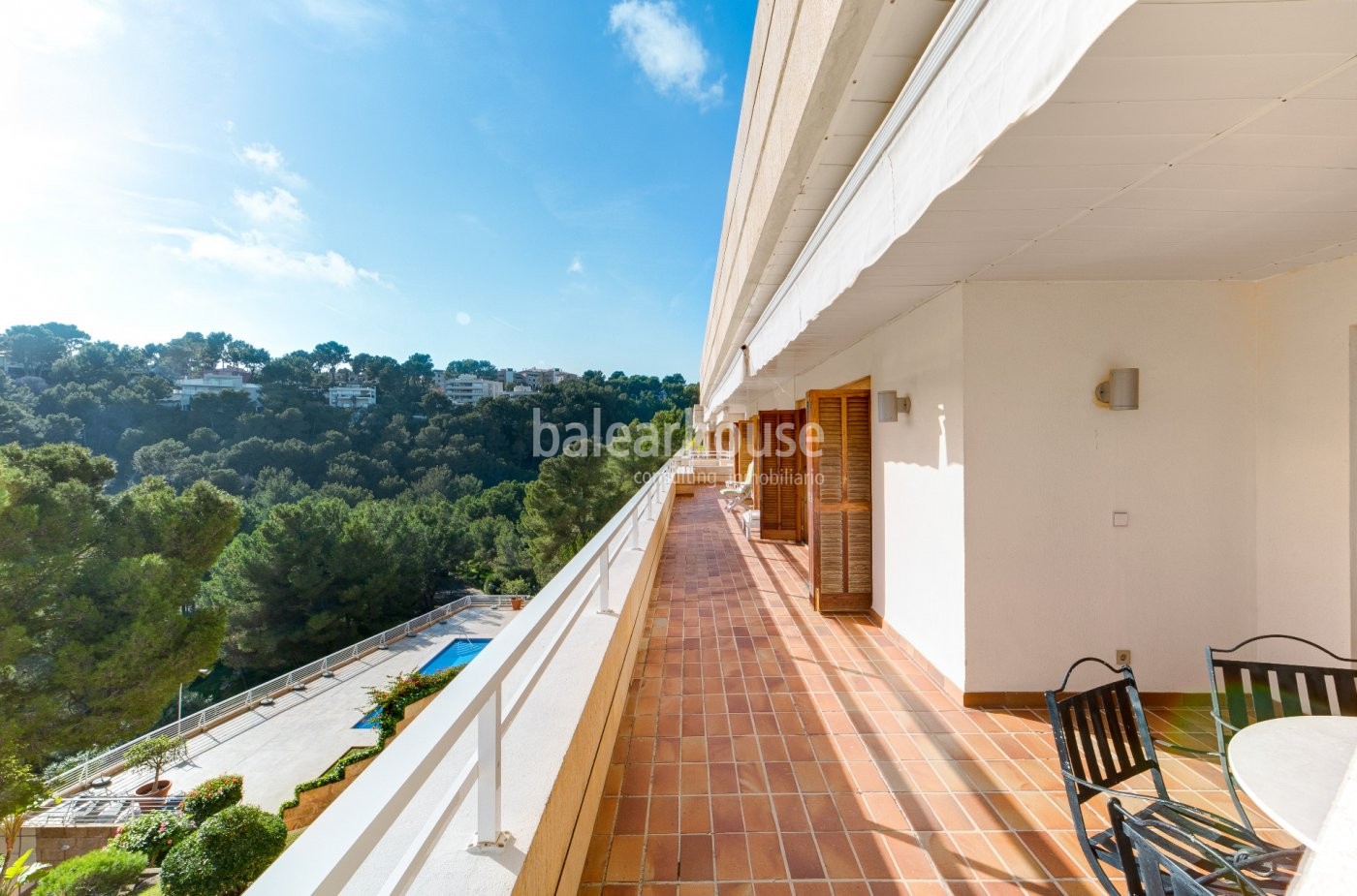 Large light-filled flat with fantastic views of the sea and the green surroundings of Cas Catalá.
