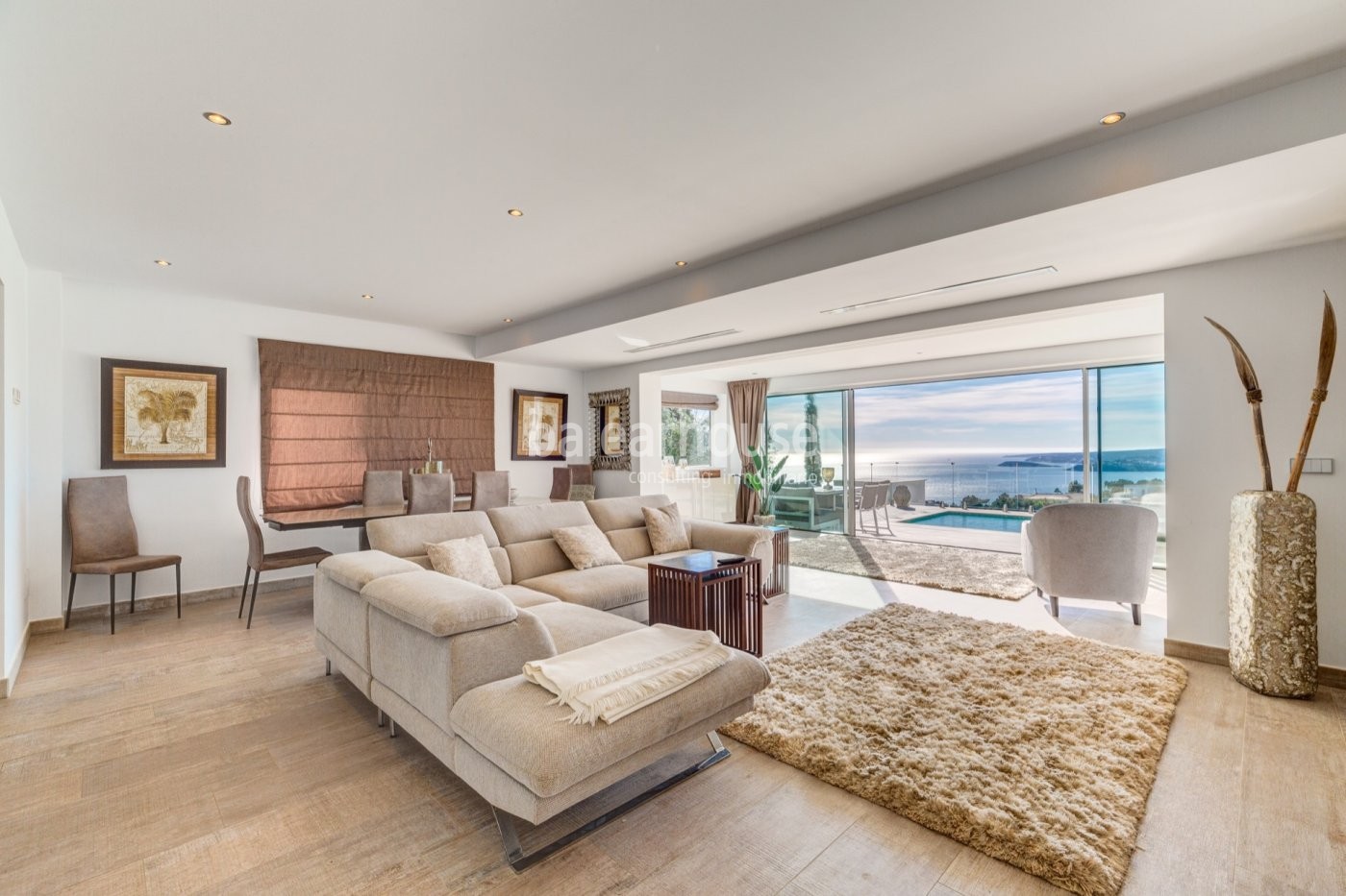 Fabulosa villa de diseño moderno abierta a unas preciosas vistas al mar en Costa d’en Blanes.