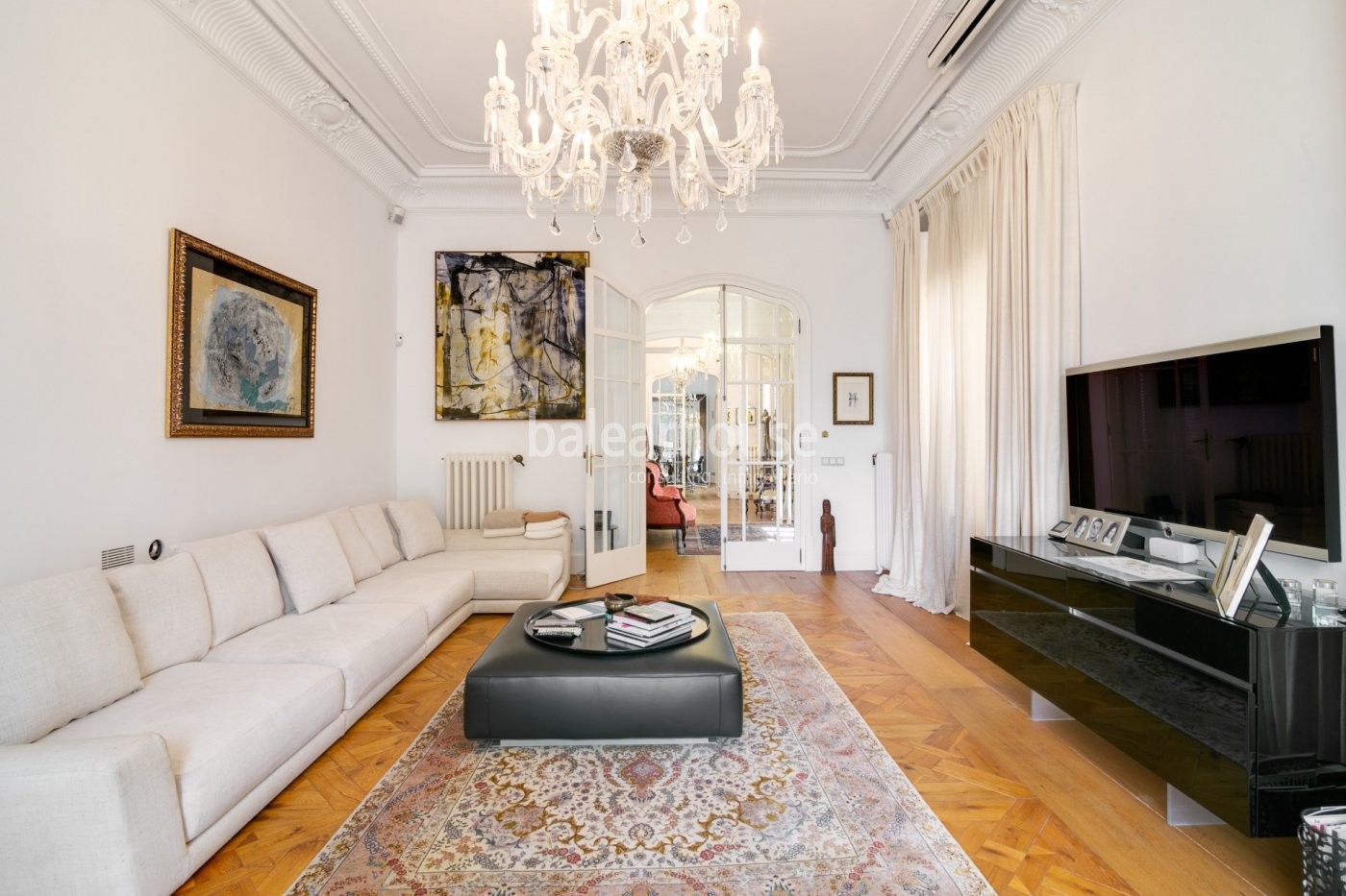 Exclusive renovated grand palace in the old town with privileged views of the cathedral