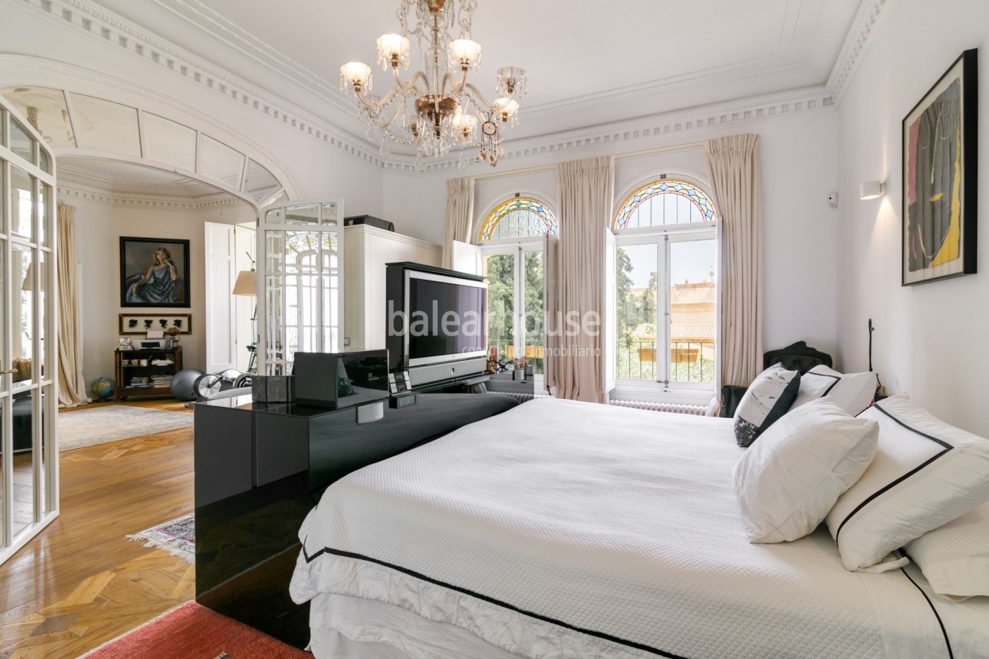 Exclusive renovated grand palace in the old town with privileged views of the cathedral