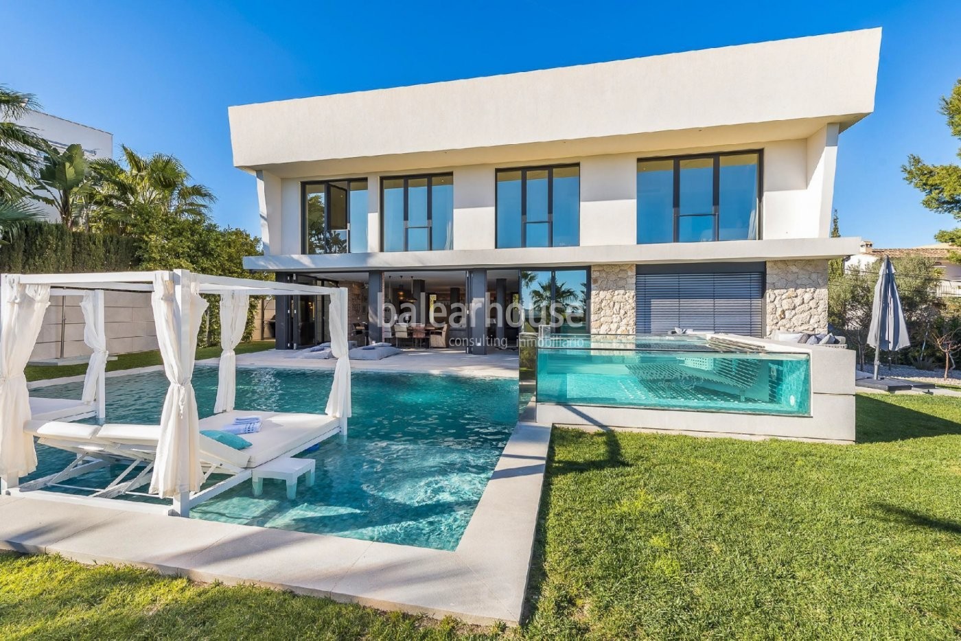 Spectacular luxury villa with a unique design in Santa Ponsa