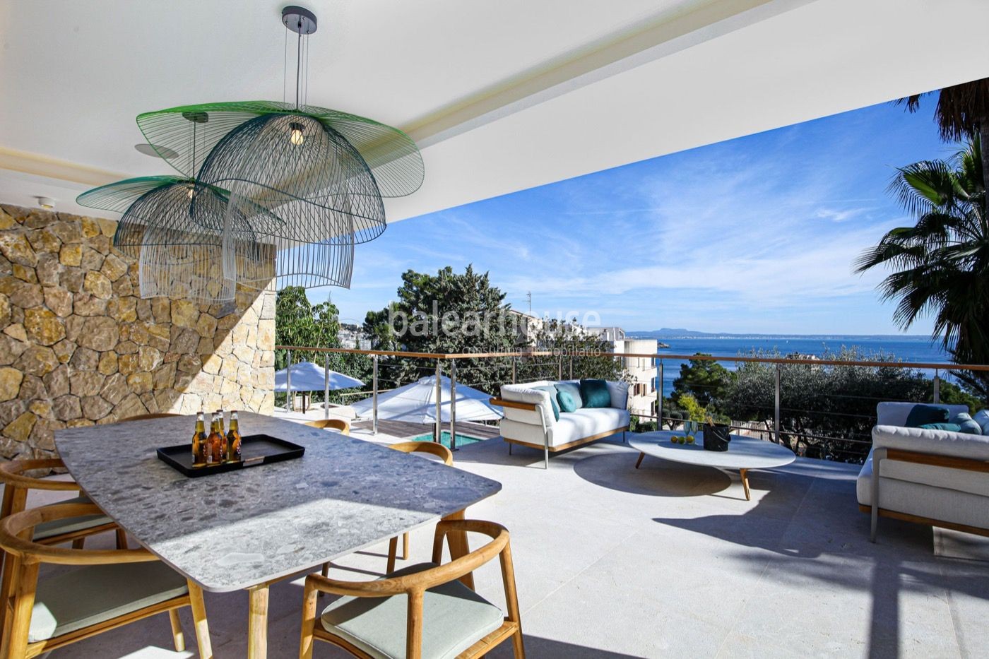 Große Villa von zeitgenössischem Design und hoher Qualität mit herrlichem Meerblick in Cas Catalá