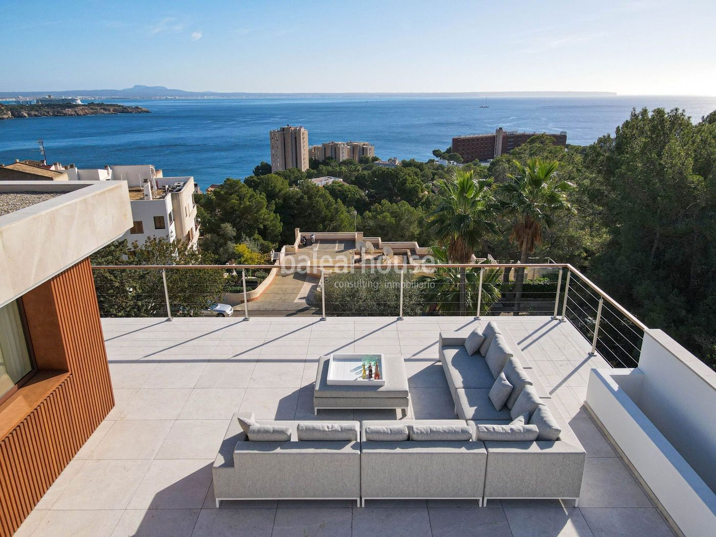 Gran villa de diseño contemporáneo y altas calidades con maravillosas vistas al mar en Cas Catalá