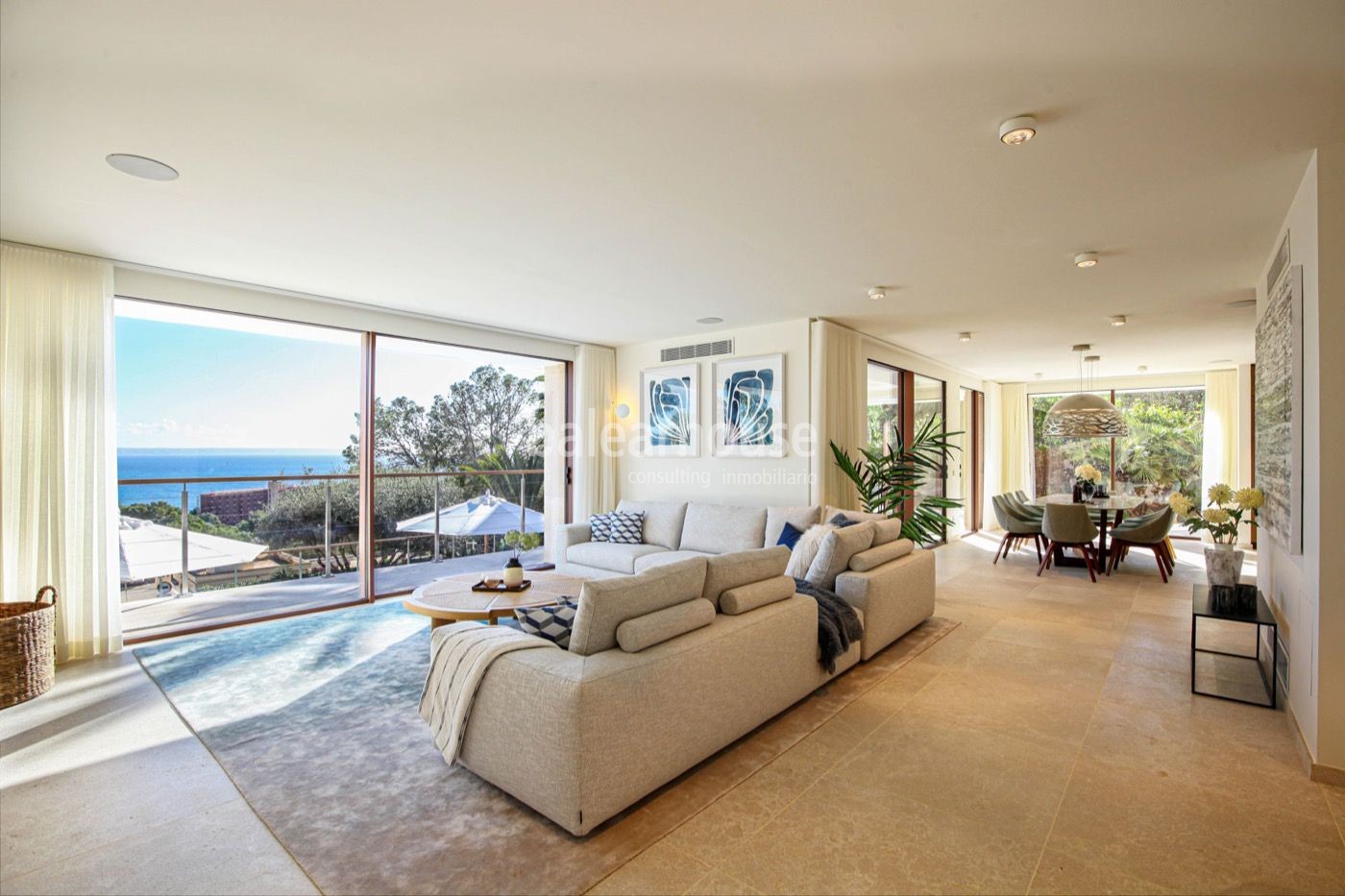 Gran villa de diseño contemporáneo y altas calidades con maravillosas vistas al mar en Cas Catalá