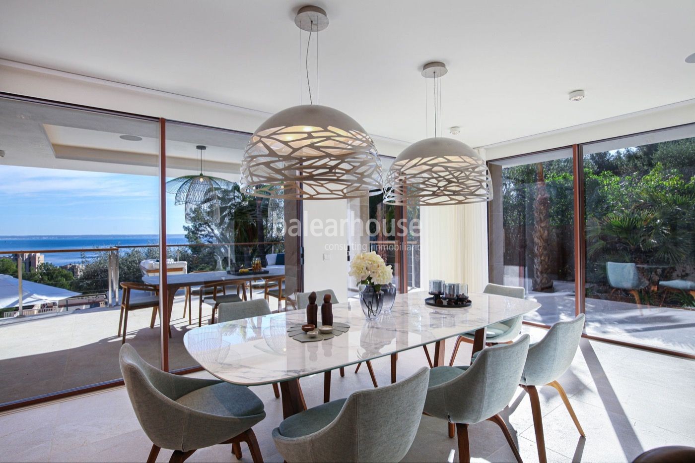 Gran villa de diseño contemporáneo y altas calidades con maravillosas vistas al mar en Cas Catalá