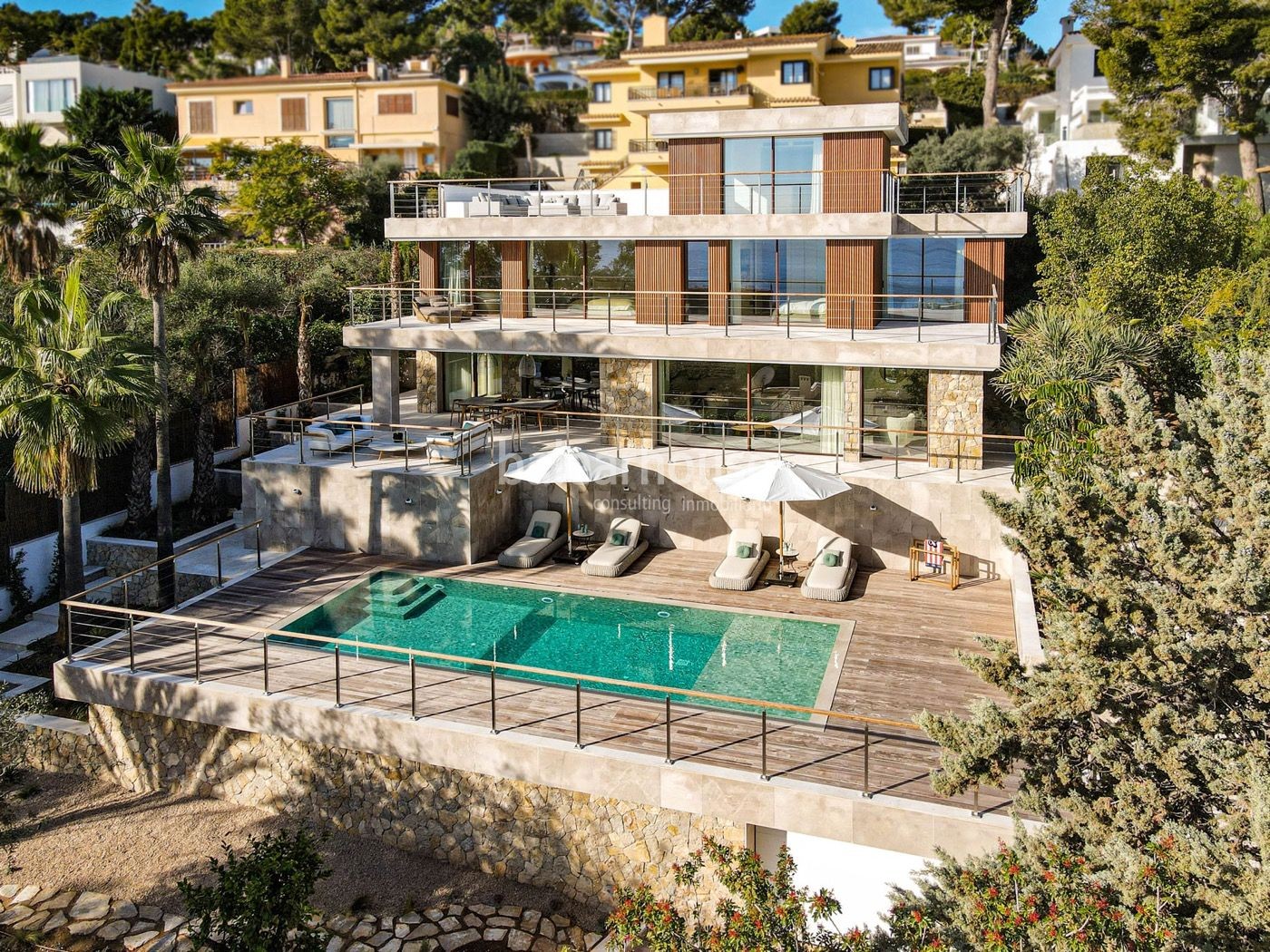 Gran villa de diseño contemporáneo y altas calidades con maravillosas vistas al mar en Cas Catalá