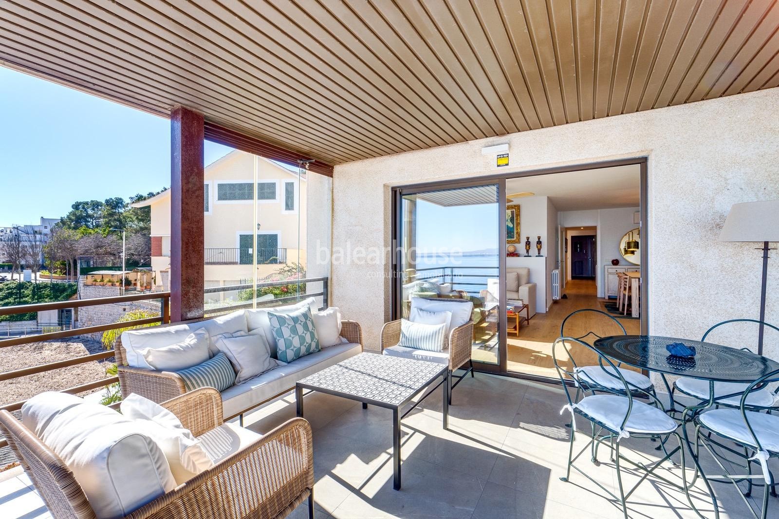 Excellent modern flat with stunning sea views and direct access to beautiful beaches.