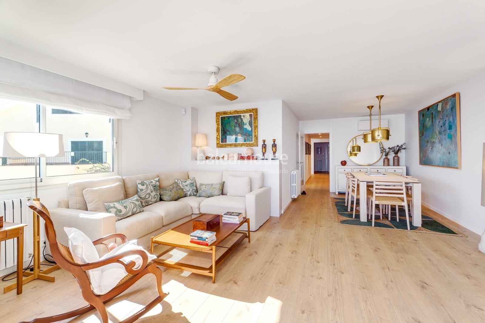 Excellent modern flat with stunning sea views and direct access to beautiful beaches.