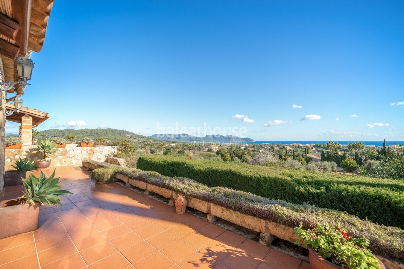 Ausgezeichnete Finca in Son Servera mit Meerblick,Terrassen,Garten,Schwimmbad und großem Grundstück
