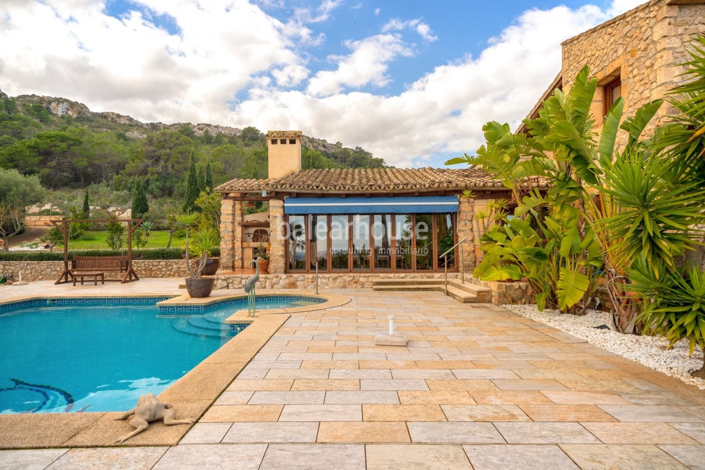 Ausgezeichnete Finca in Son Servera mit Meerblick,Terrassen,Garten,Schwimmbad und großem Grundstück