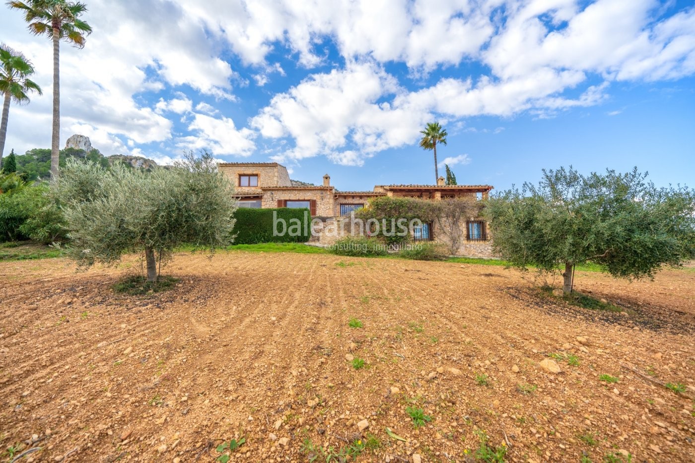 Ausgezeichnete Finca in Son Servera mit Meerblick,Terrassen,Garten,Schwimmbad und großem Grundstück