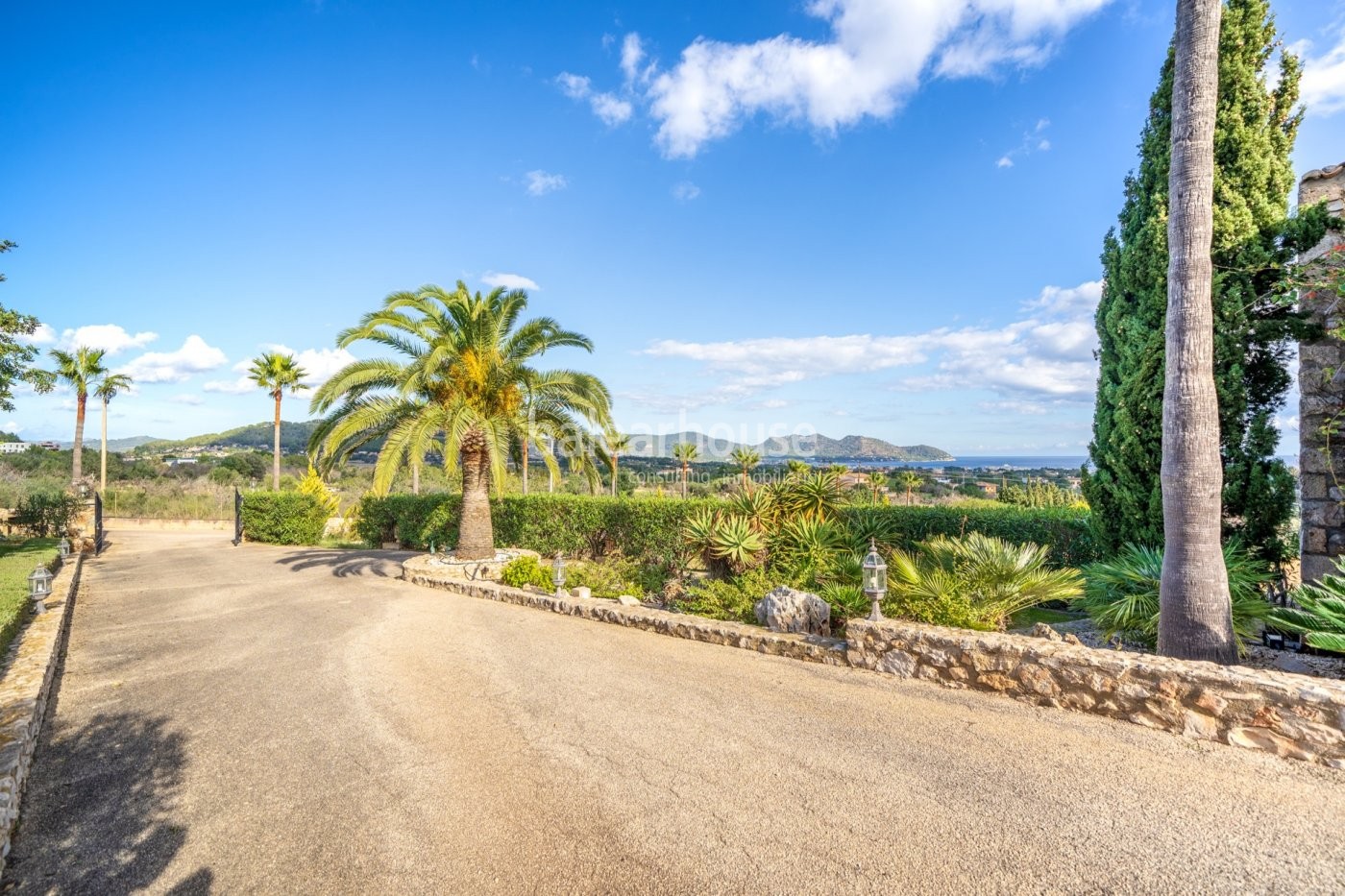 Ausgezeichnete Finca in Son Servera mit Meerblick,Terrassen,Garten,Schwimmbad und großem Grundstück