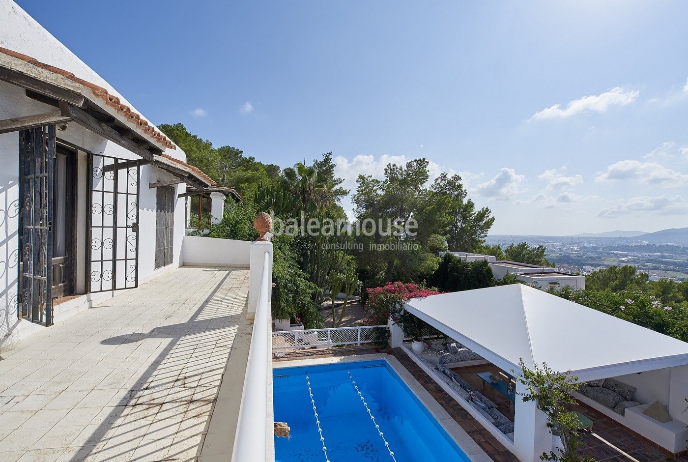 Lovely charming house on top of a hill in Jesus