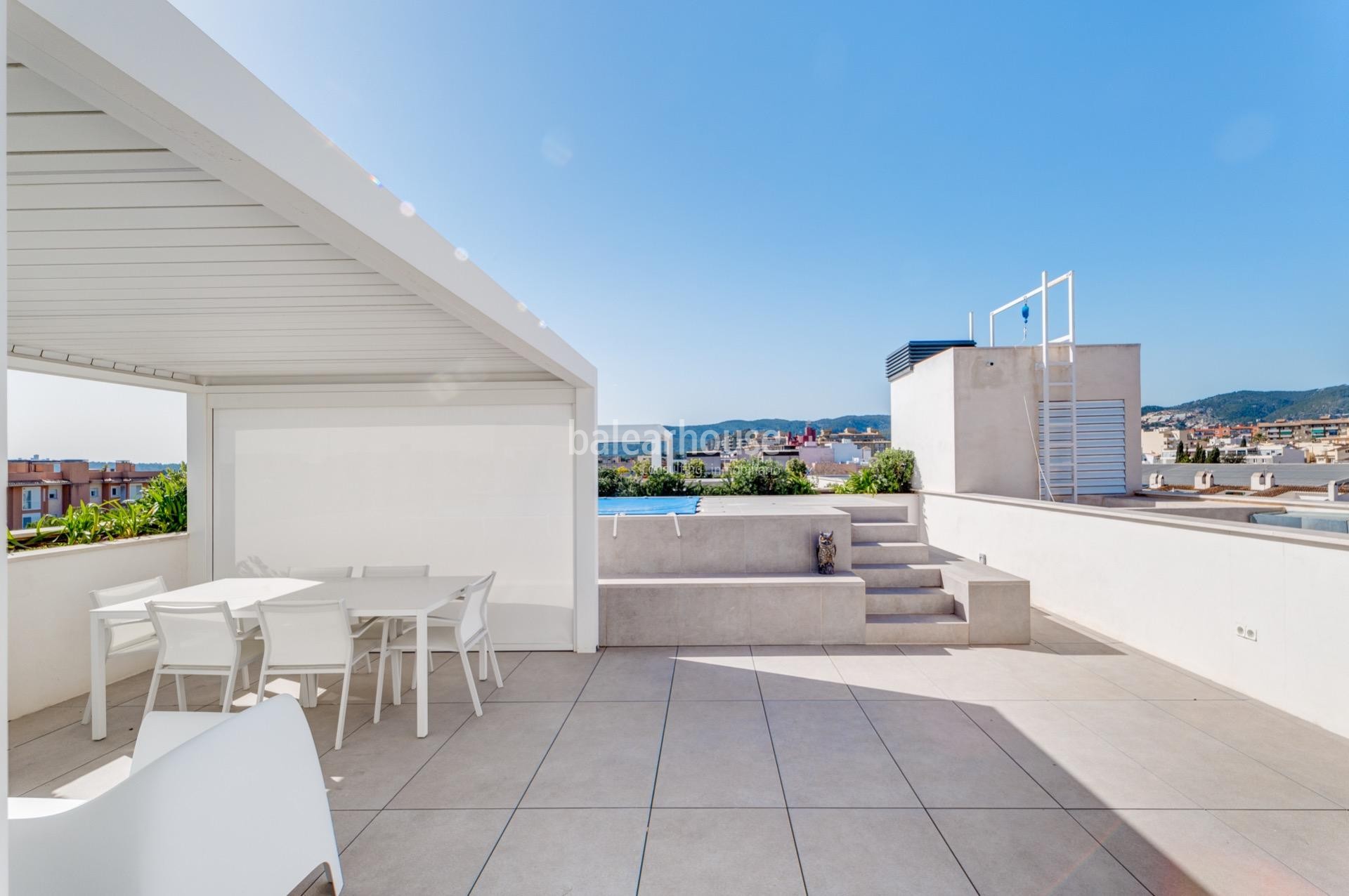 Excelente ático nuevo orientado al sur con solárium y piscina privada en zona de colegios de Palma