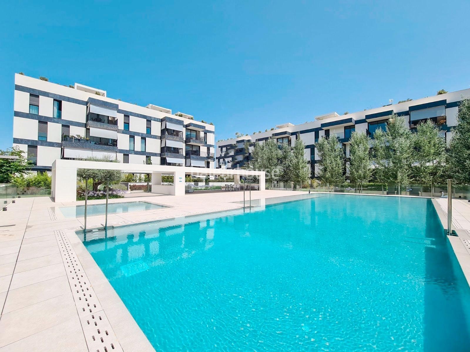 Ausgezeichnetes neues Penthouse in Südlage mit Solarium und privatem Pool in Palma