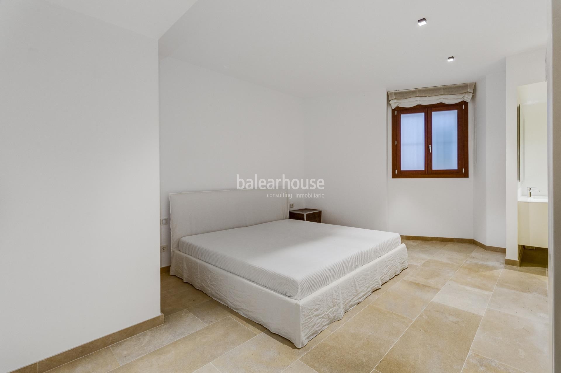 Excelente gran dúplex de diseño con terraza y piscina en el espectacular centro histórico de Palma