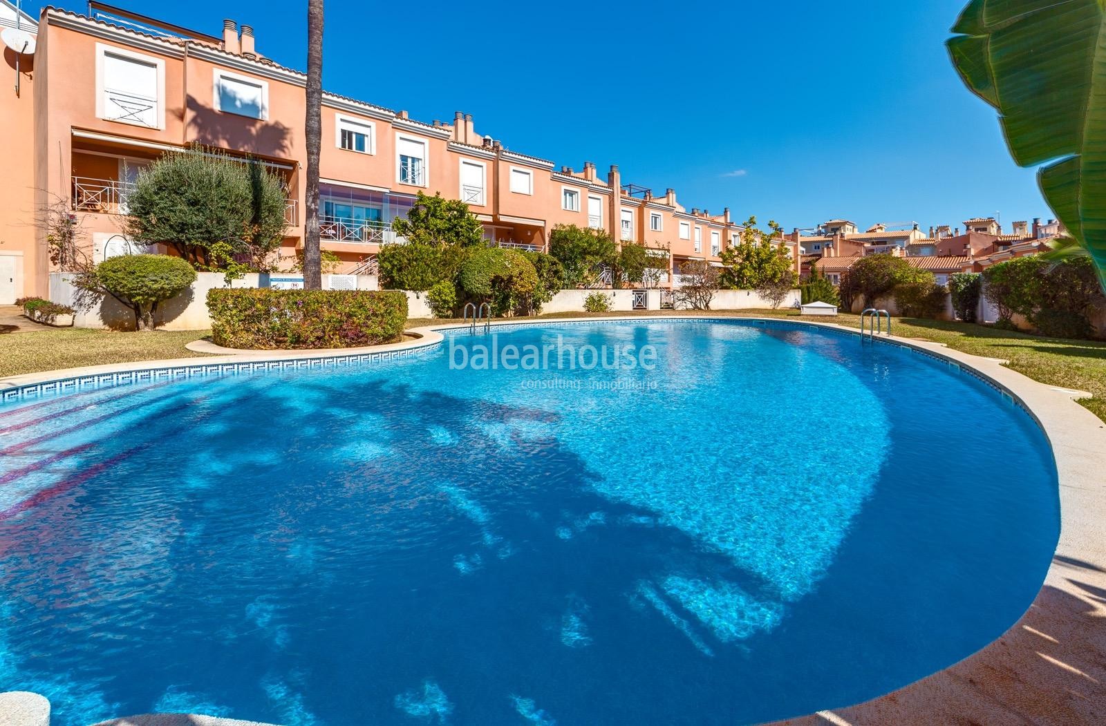 Bright and quiet semi-detached house with pool and gardens in the school area of Palma