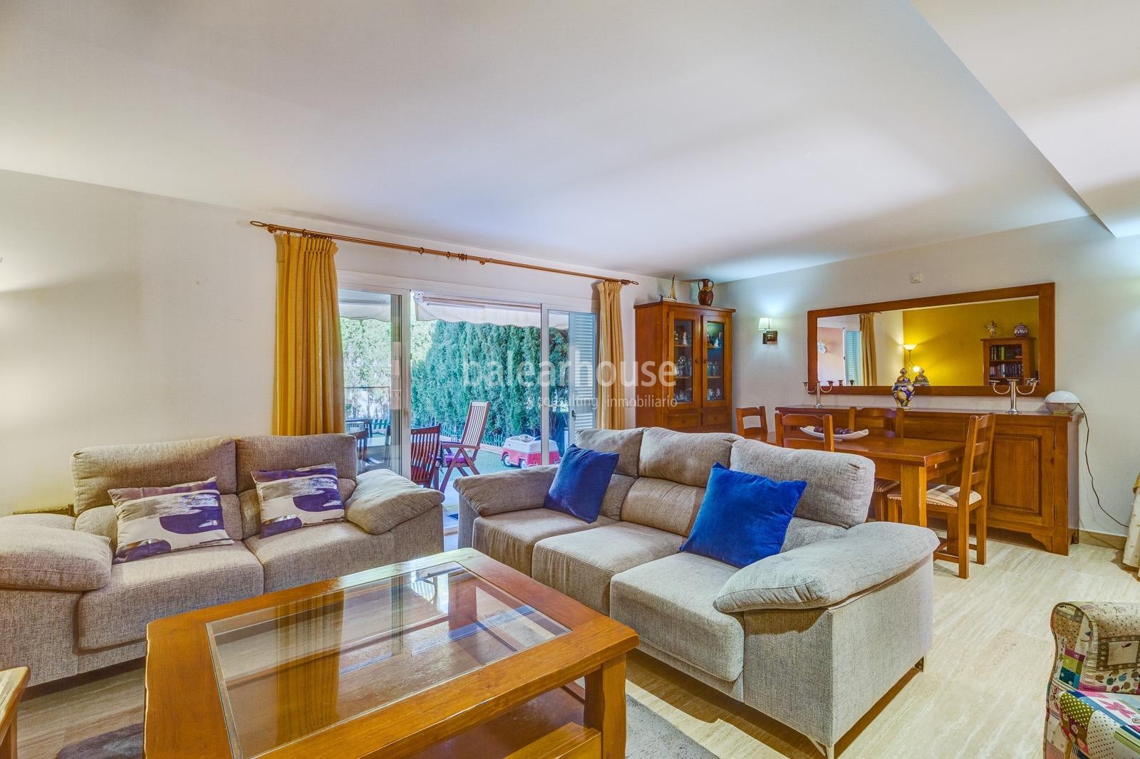 Bright and quiet semi-detached house with pool and gardens in the school area of Palma