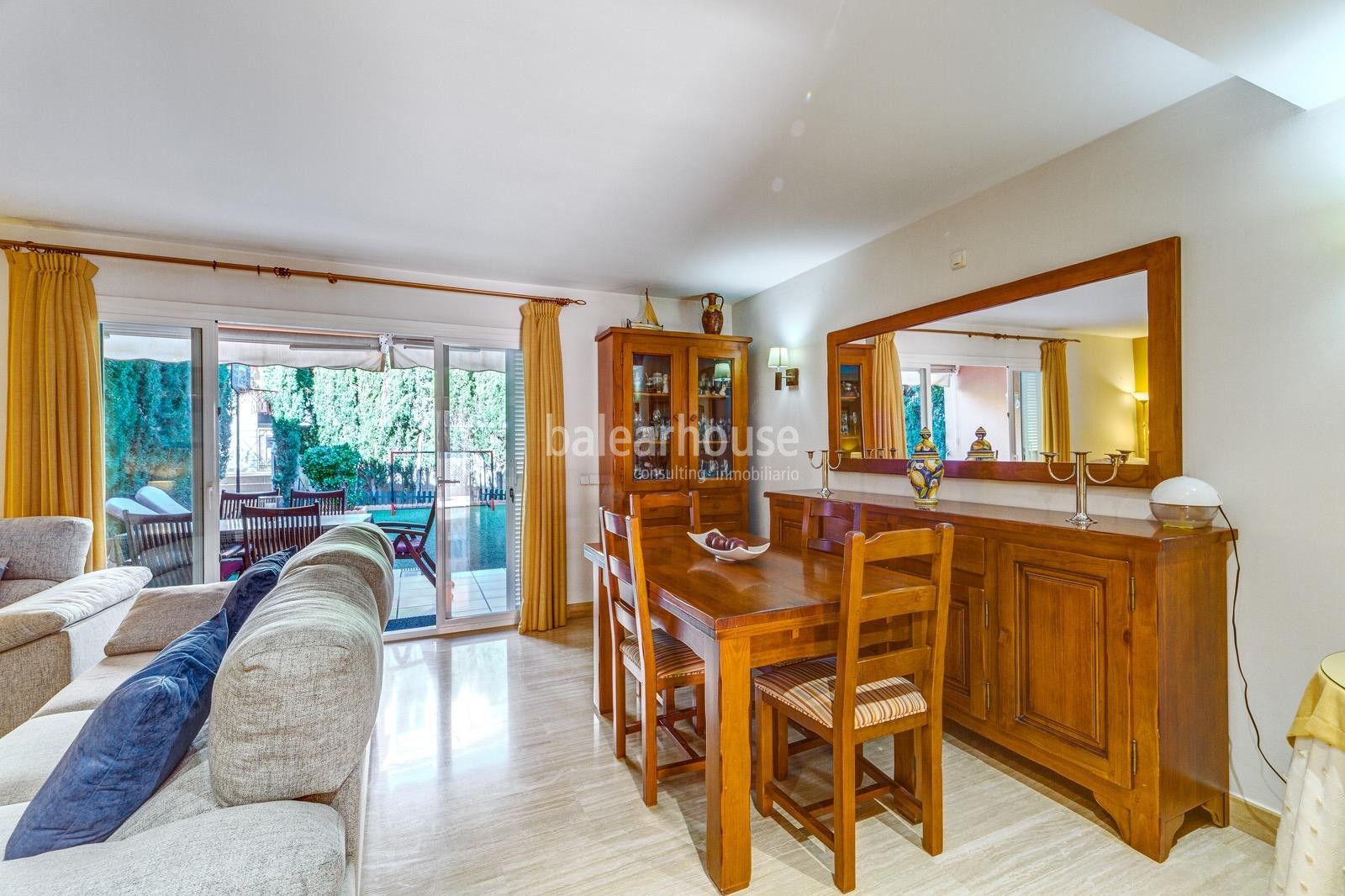 Bright and quiet semi-detached house with pool and gardens in the school area of Palma