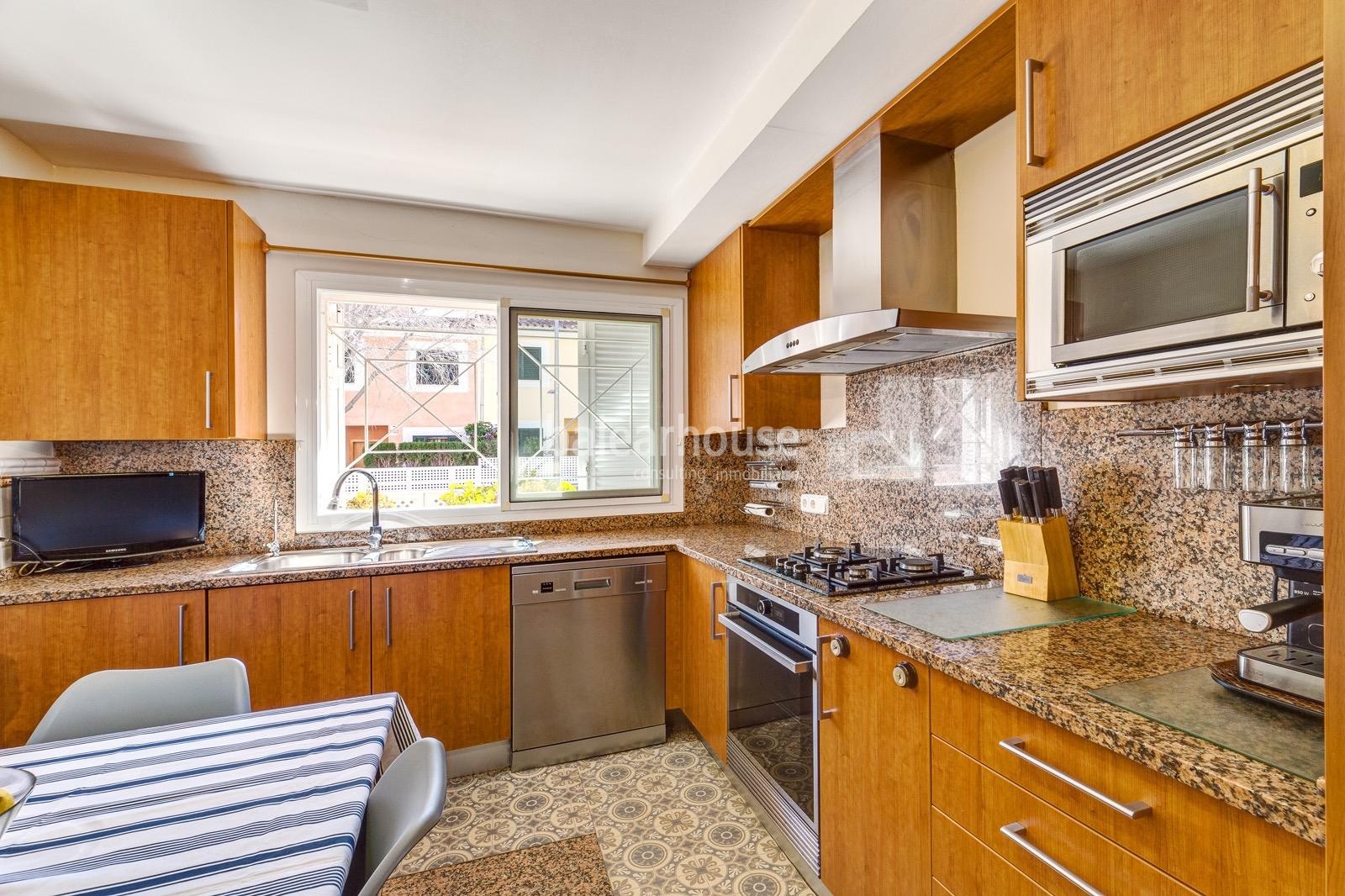 Bright and quiet semi-detached house with pool and gardens in the school area of Palma