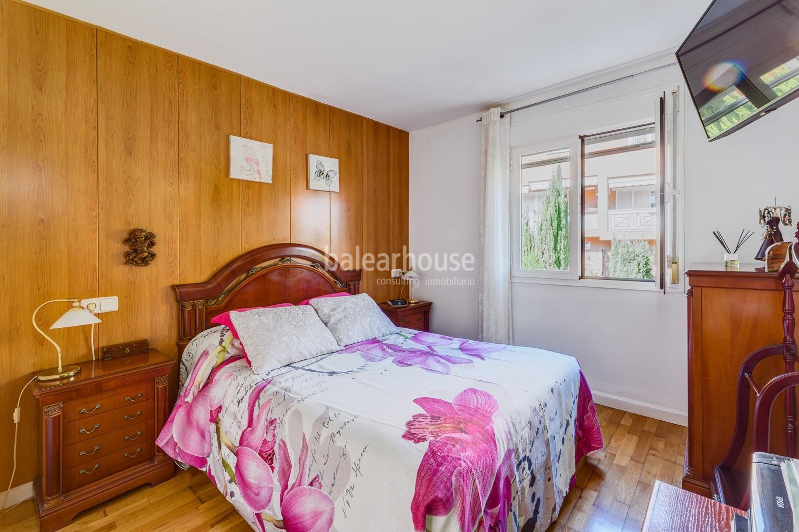 Bright and quiet semi-detached house with pool and gardens in the school area of Palma