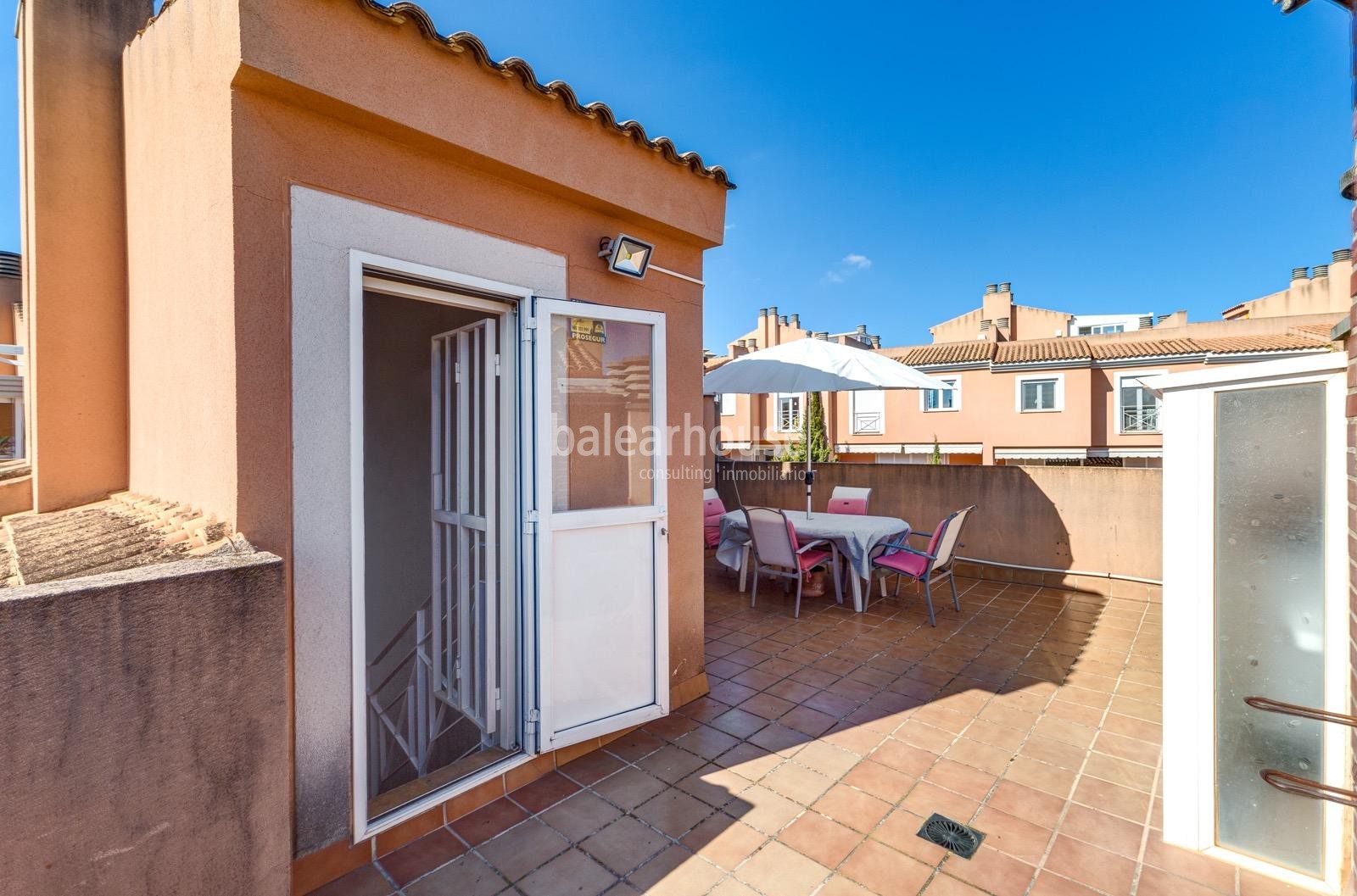Bright and quiet semi-detached house with pool and gardens in the school area of Palma