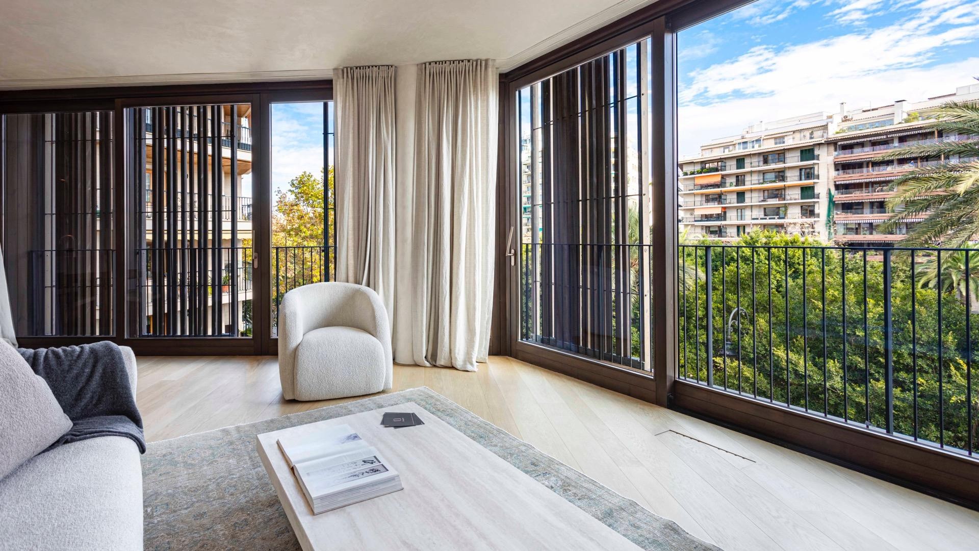 Neue Häuser mit innovativer, moderner Architektur an Palmas privilegiertem Paseo Mallorca