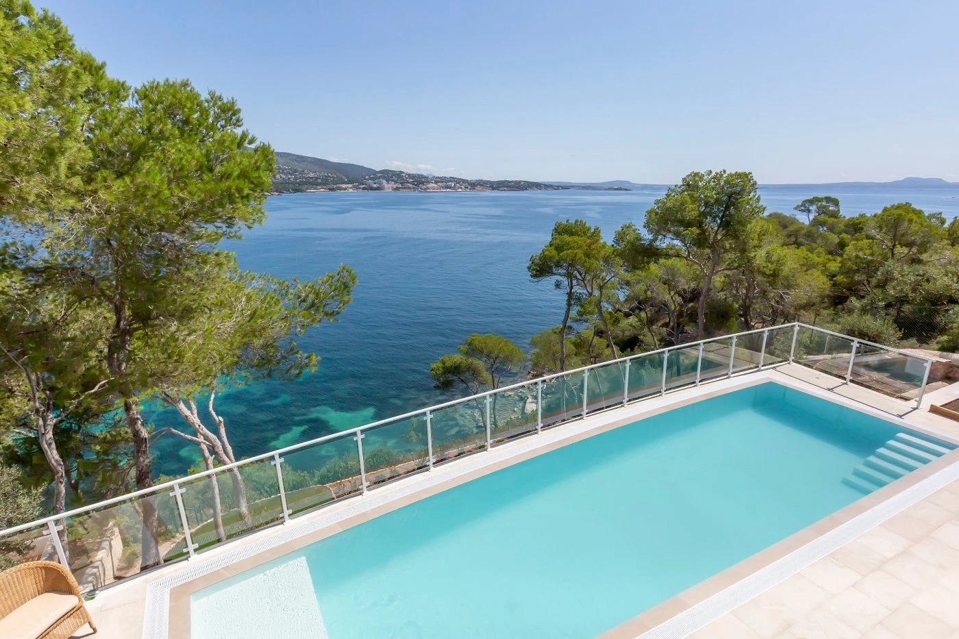 Seafront villa with direct sea access very close to Palma