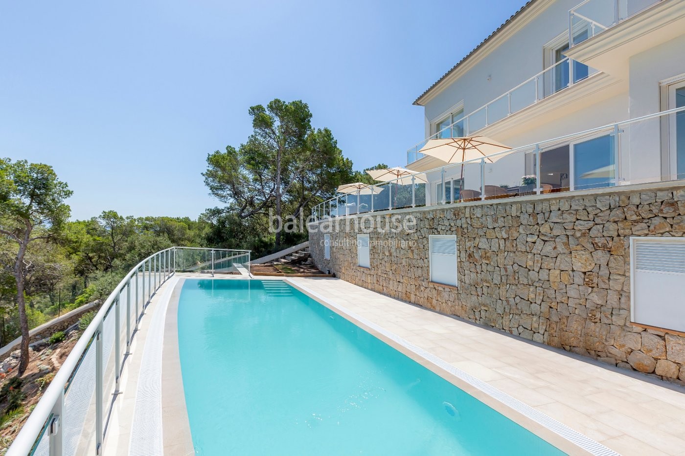 Seafront villa with direct sea access very close to Palma