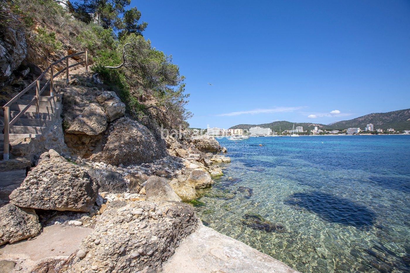 Villa in erster Linie mit direktem Zugang zum Meer, ganz in der Nähe von Palma