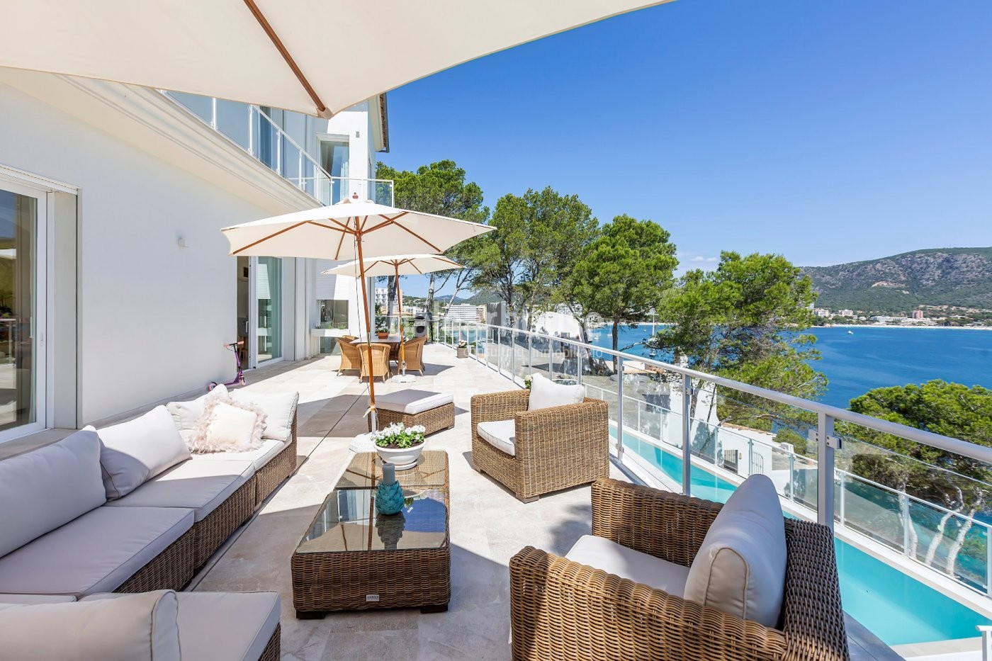 Villa in erster Linie mit direktem Zugang zum Meer, ganz in der Nähe von Palma