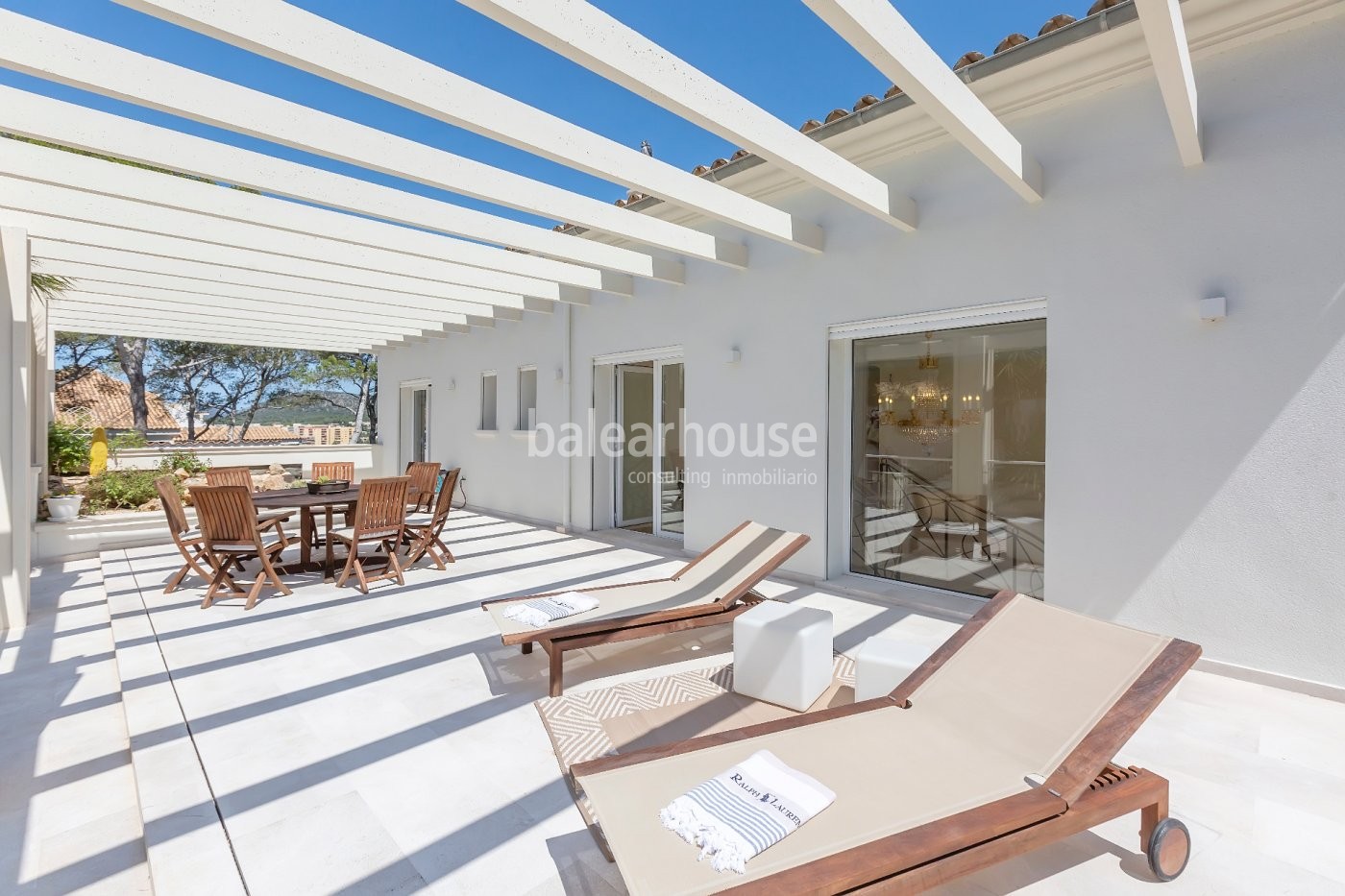 Villa in erster Linie mit direktem Zugang zum Meer, ganz in der Nähe von Palma