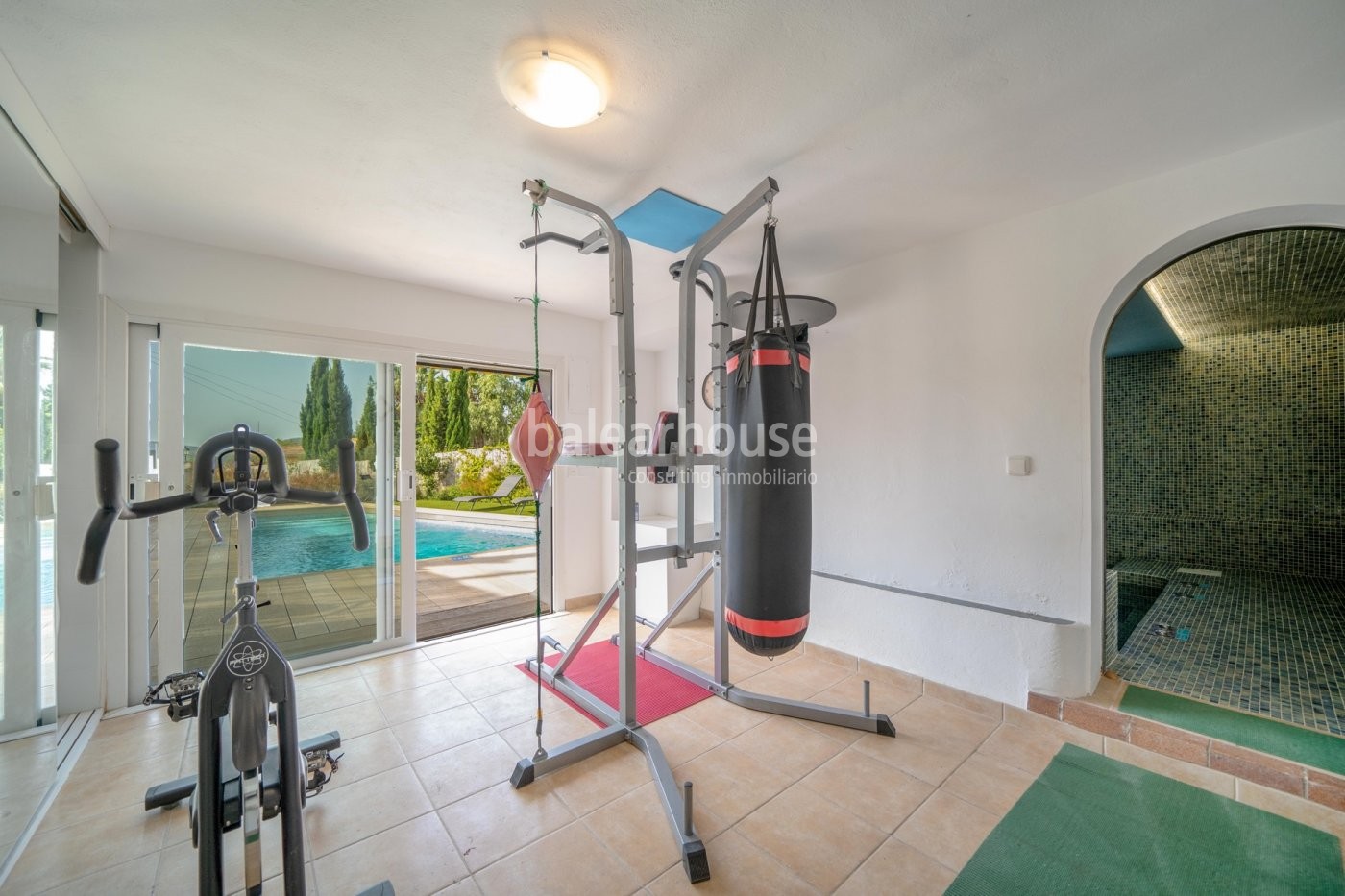 Bright villa with pool and Holiday Renta License in the beautiful town of Calvia