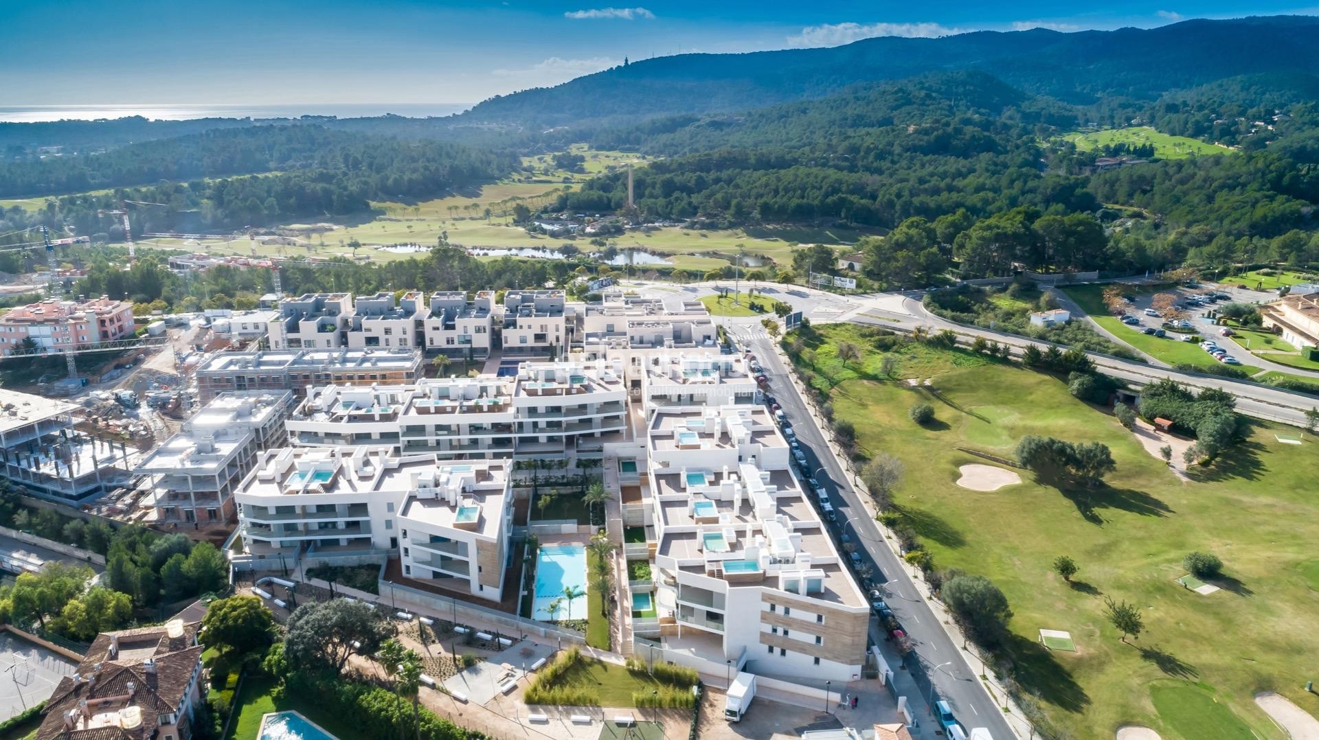 Gran piso con altas calidades y orientación sur situado frente al verde entorno del golf en Palma