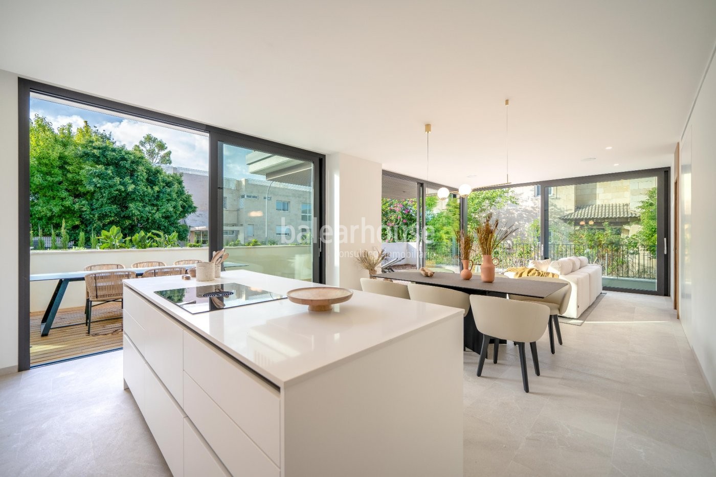 Modern newly built ground floor apartment in Palma with large outdoor garden and terraces